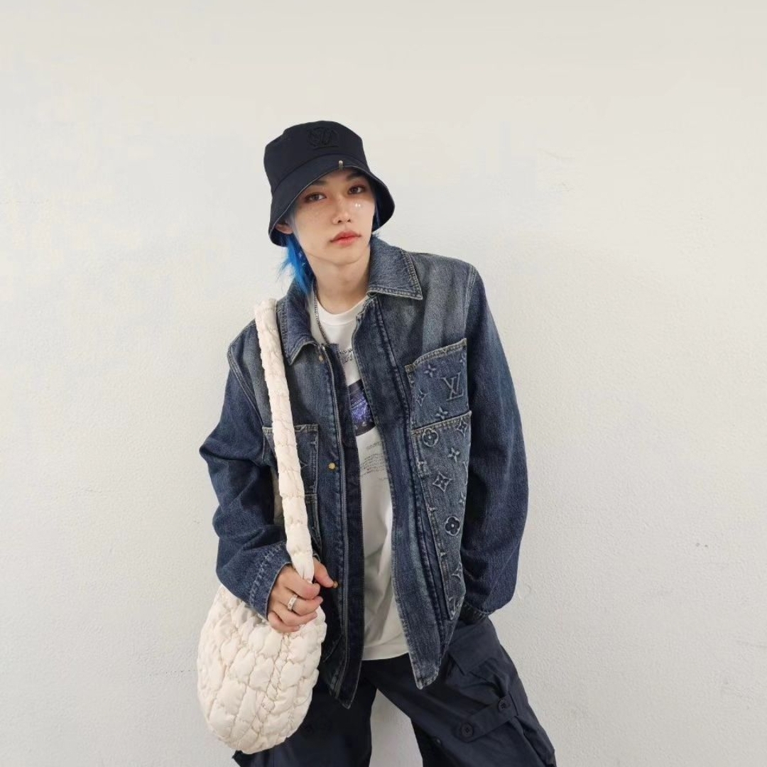 COS Quilted Messenger Bag Beige 착용 스타일 - 2
