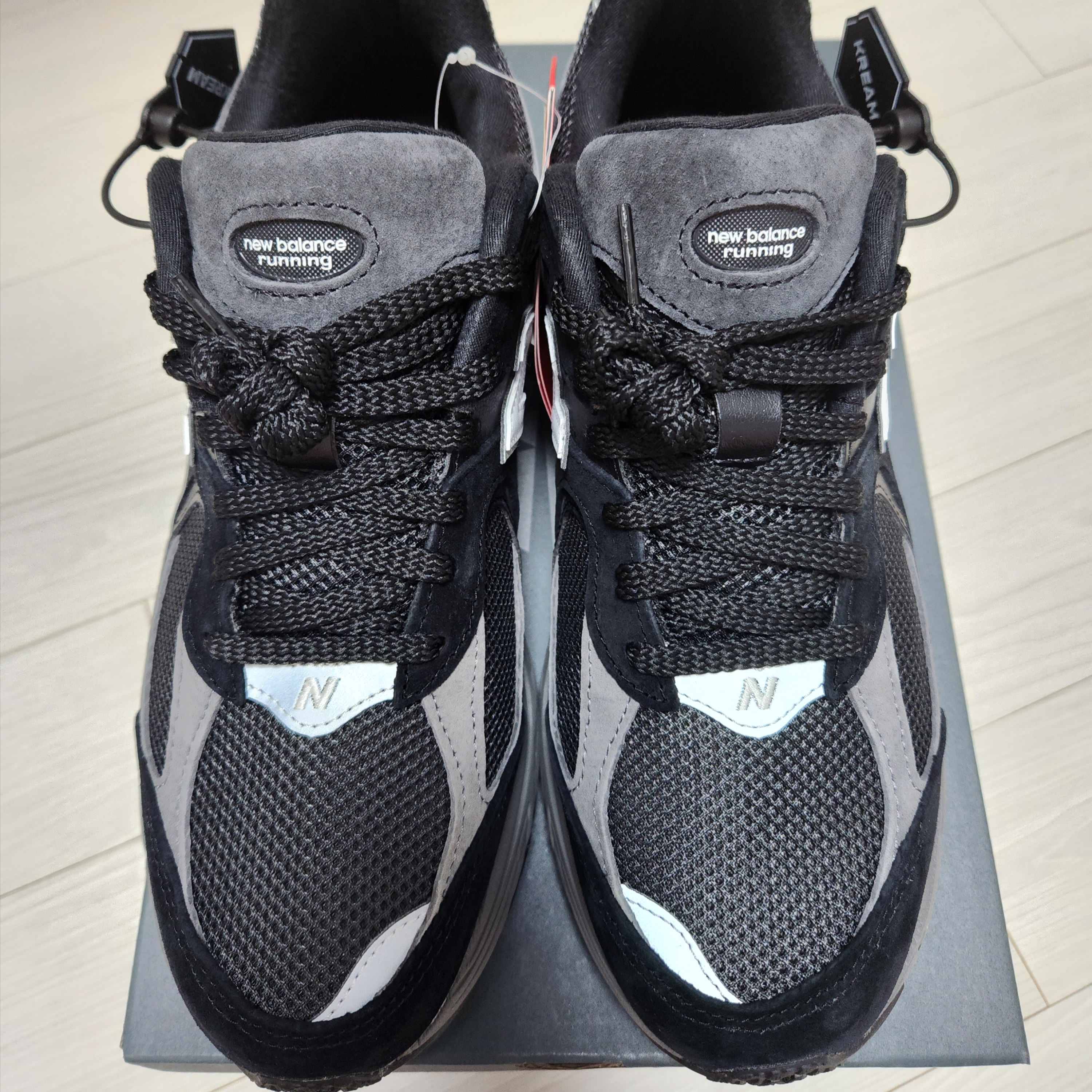 New Balance 2002R Black Dark Grey - JD Sports Exclusive 착용 스타일
