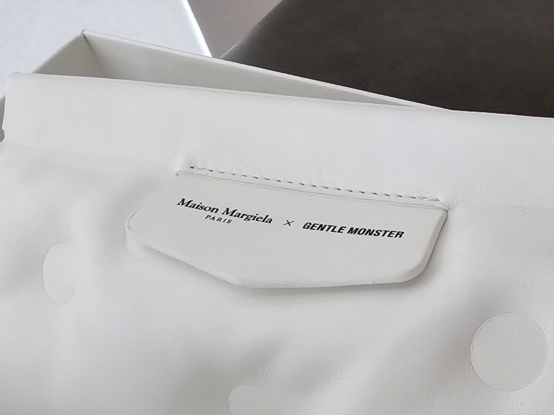 Gentle Monster x Maison Margiela MM011 Clear Black Gradient 착용 스타일