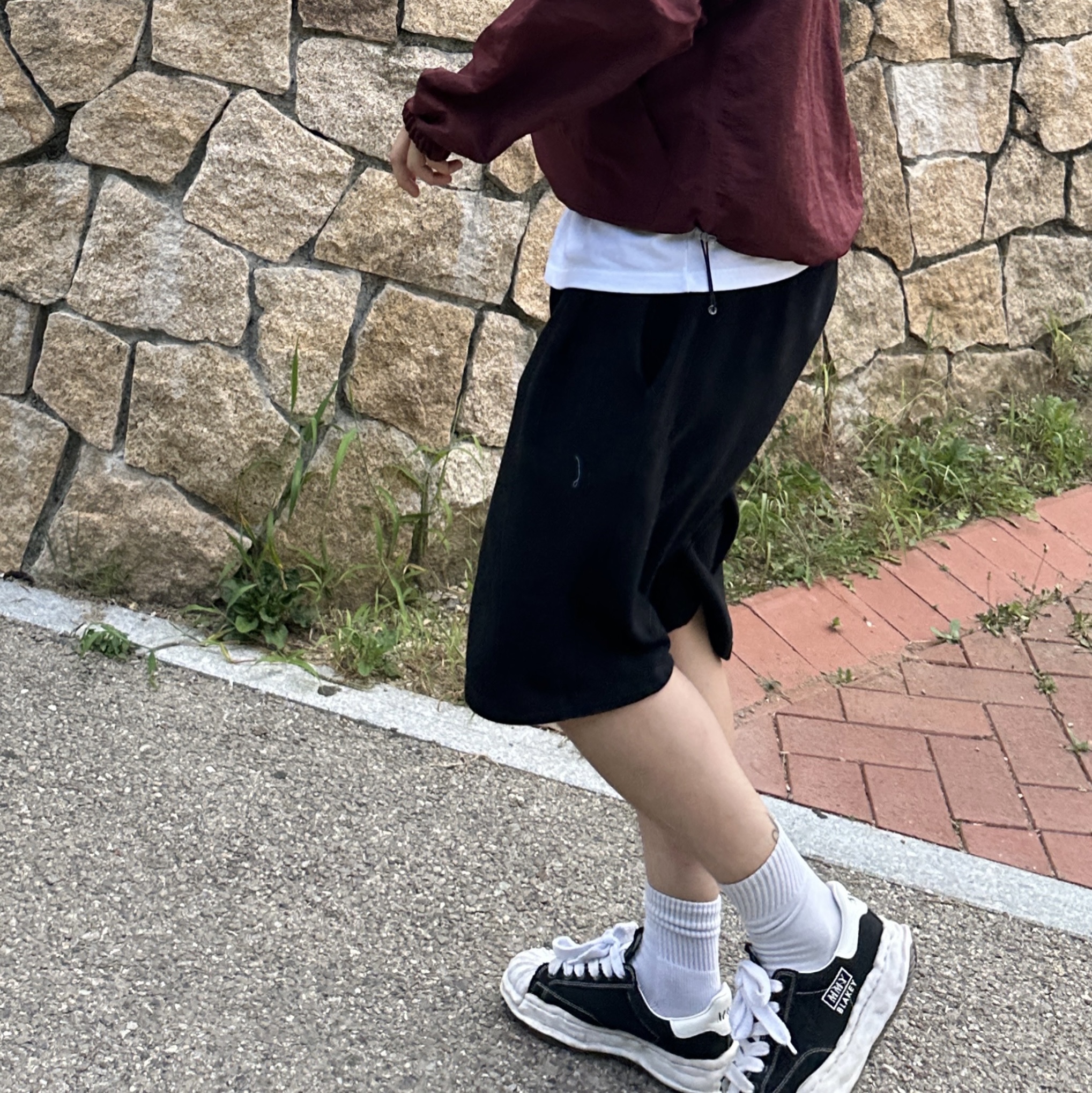 Maison Mihara Yasuhiro Blakey OG Sole Canvas Low-top Sneakers Black White 착용 스타일 - 3