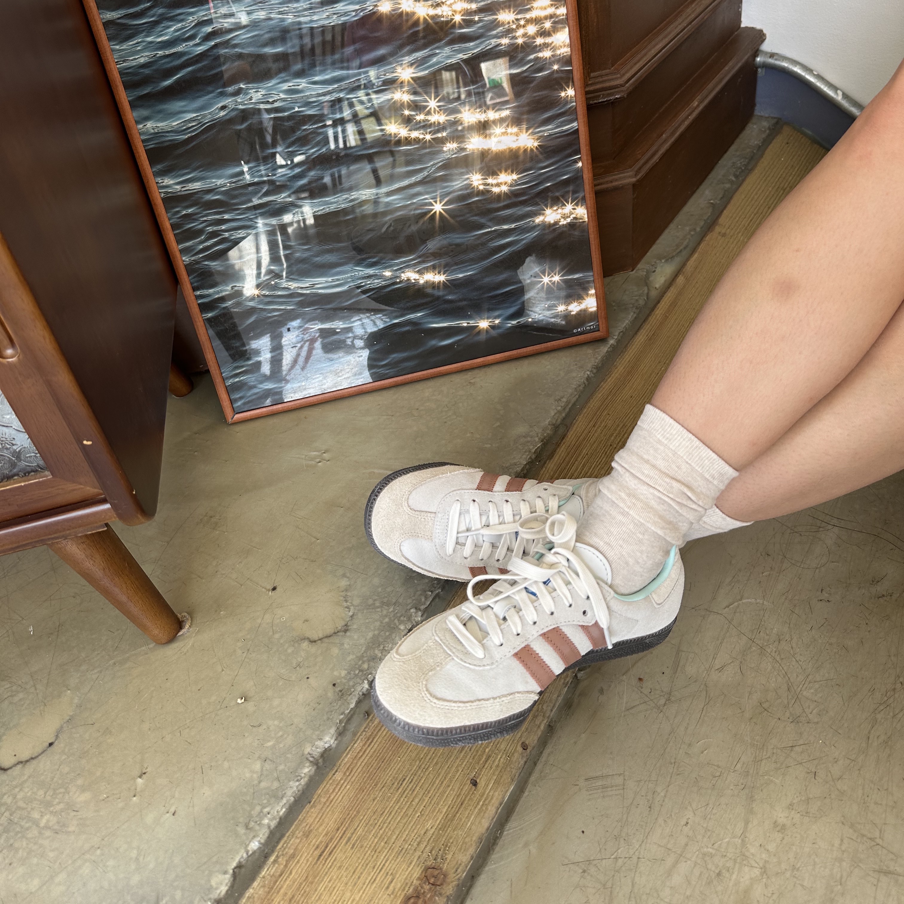 Adidas Samba OG Crystal White Clay Strata 착용 스타일