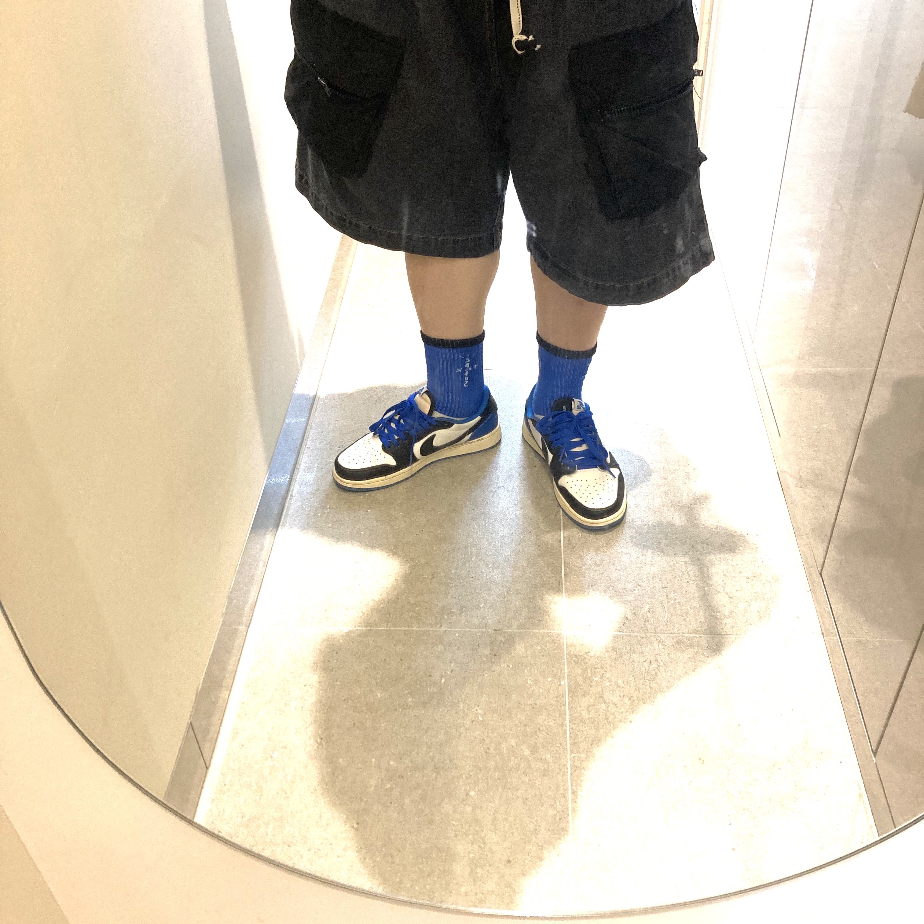 Jordan 1 x Travis Scott x Fragment Retro Low OG SP Military Blue 착용 스타일 - 1