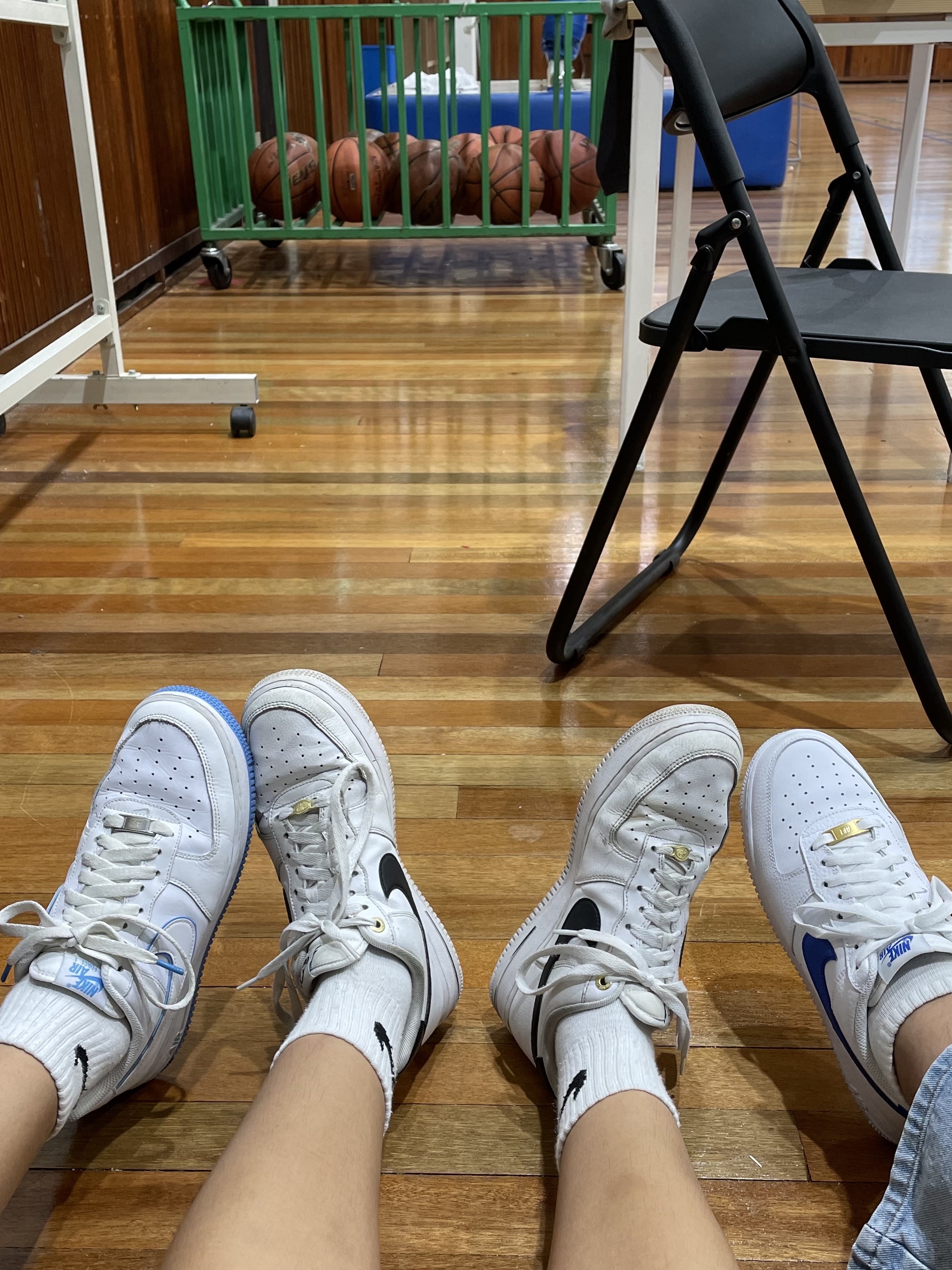 Stussy Built Tough T-Shirt White, Adidas Yeezy 700 V3 Azael 2022/2023 착용 스타일 - 2
