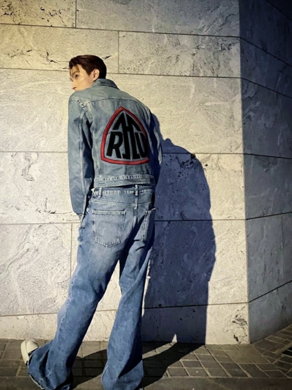 Zara x Rhuigi Cropped Denim Jumper Medium Blue, Zara x Rhuigi Flared Jeans Medium Blue 착용 스타일