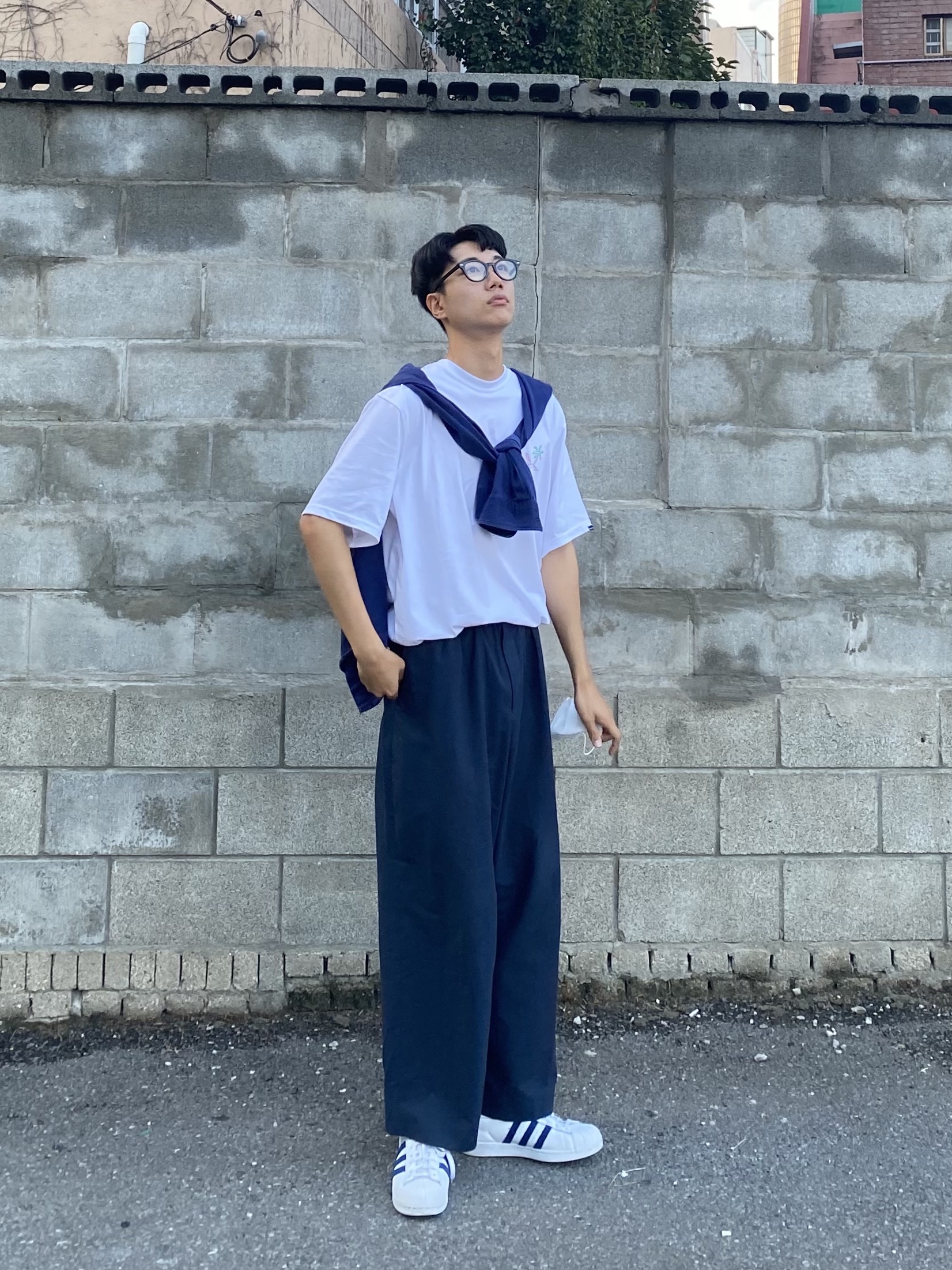 Adidas x Beauty & Youth Superstar 80s Off White Collegiate Navy 착용 스타일