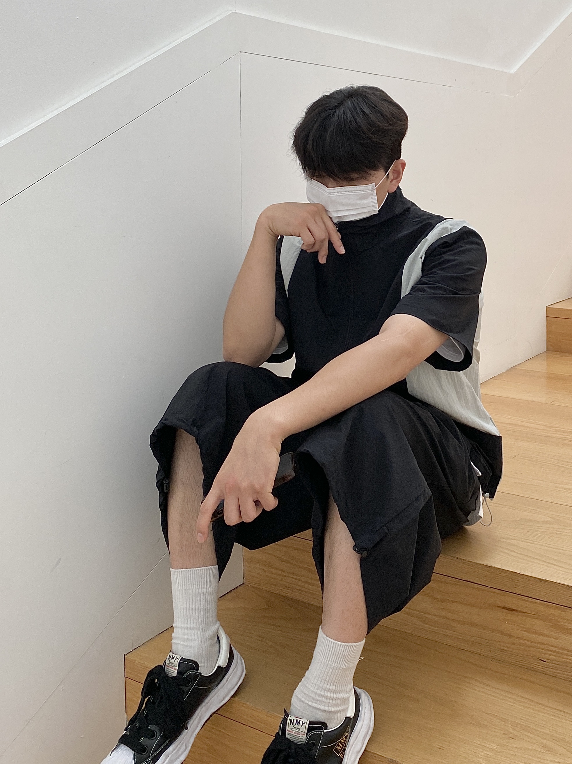 Maison Mihara Yasuhiro Blakey OG Sole Leather Low-top Sneakers Black 착용 스타일 - 3