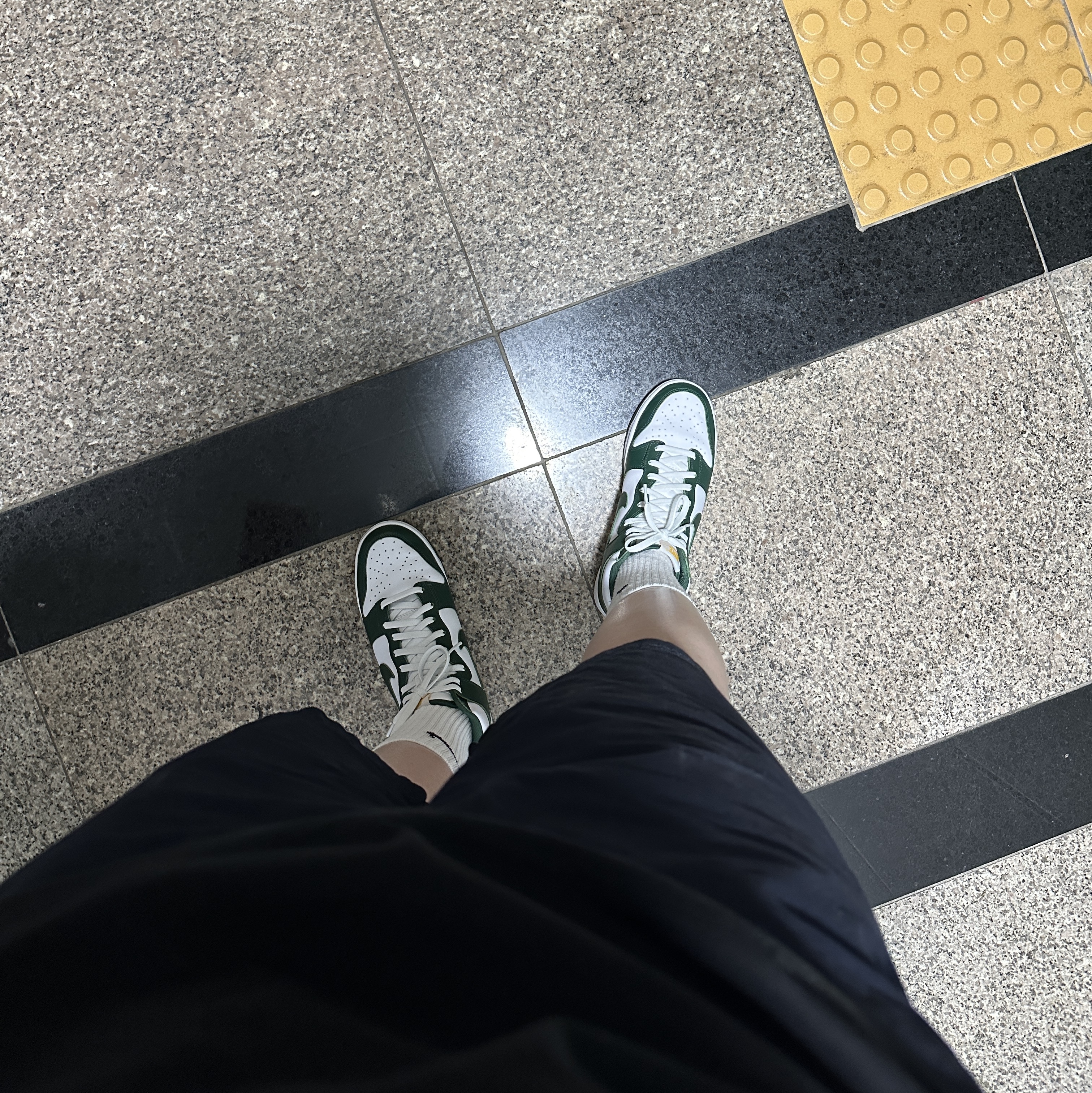 Nike Dunk High Retro Noble Green 착용 스타일