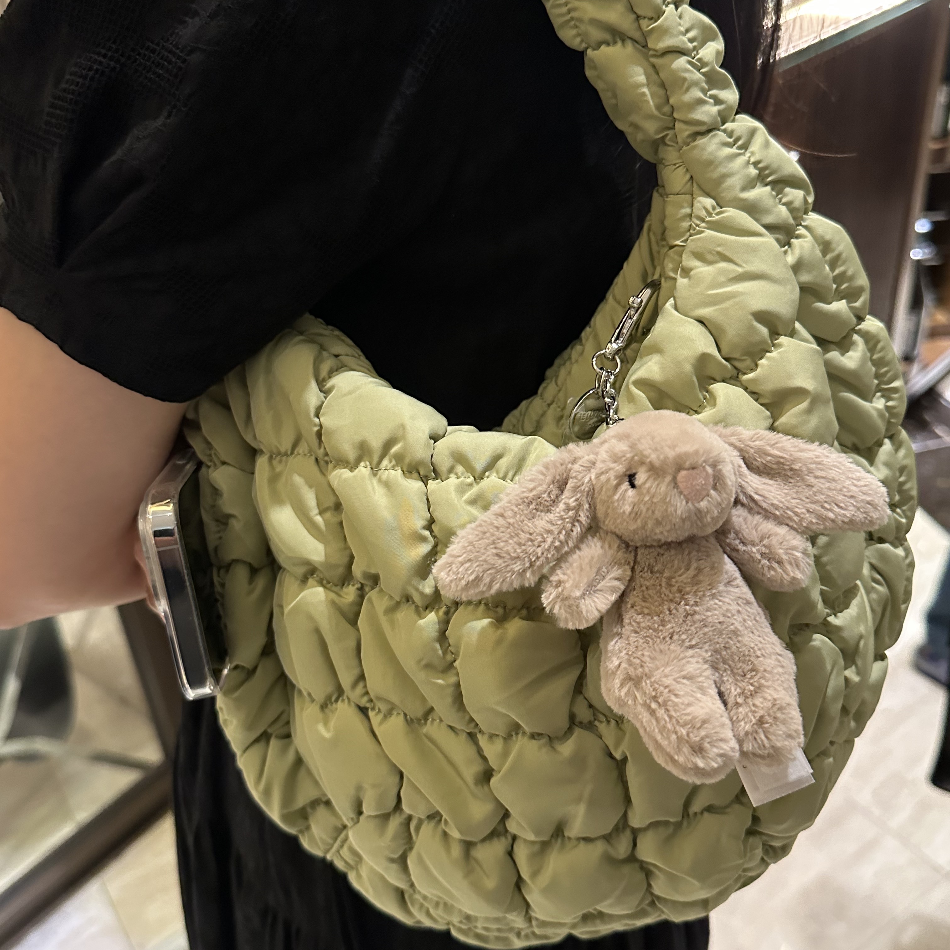 Jellycat Bashful Bunny Bag Charm Beige 착용 스타일