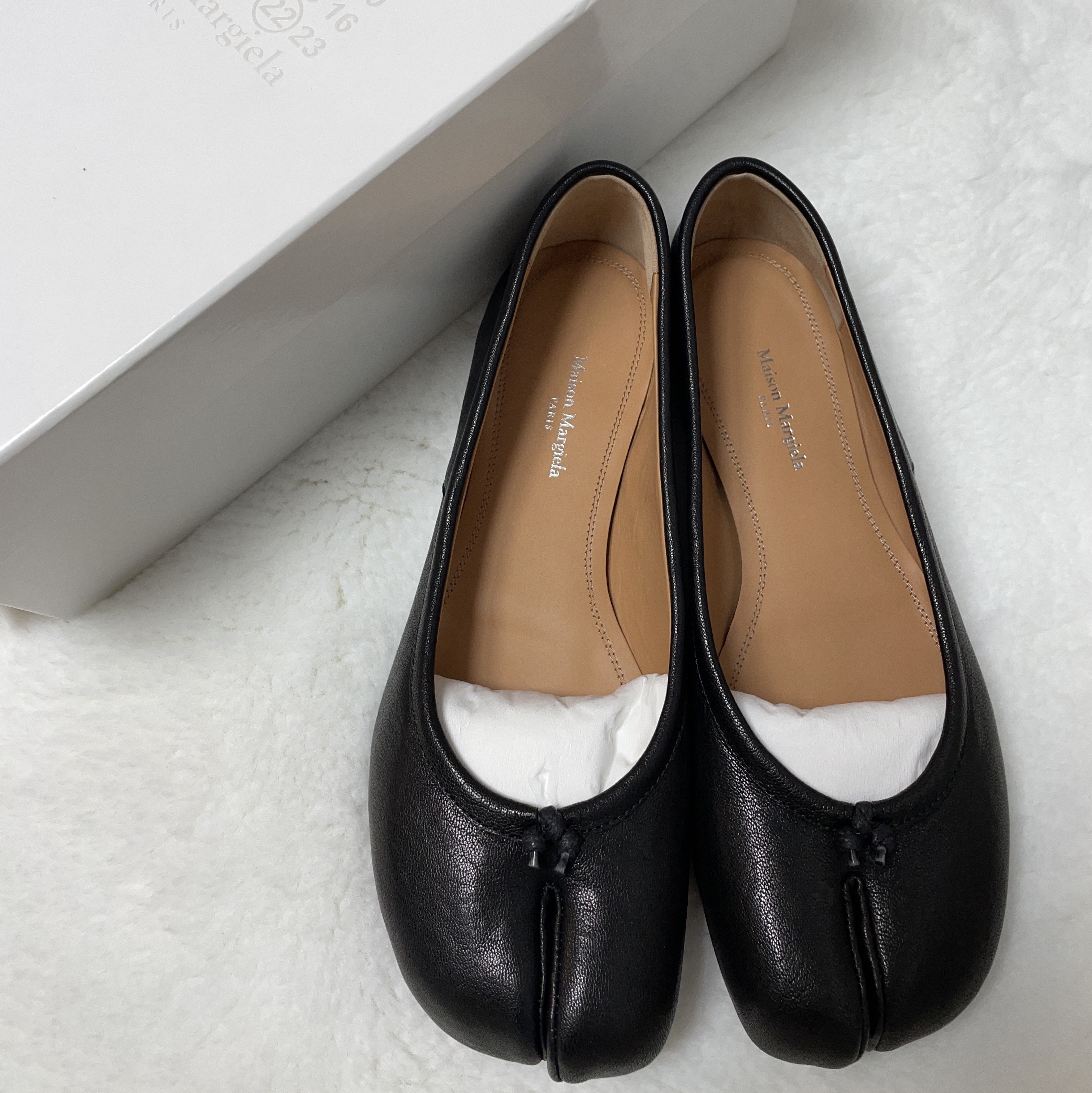 (W) Maison Margiela Tabi Ballet Flat Shoes Black 착용 스타일