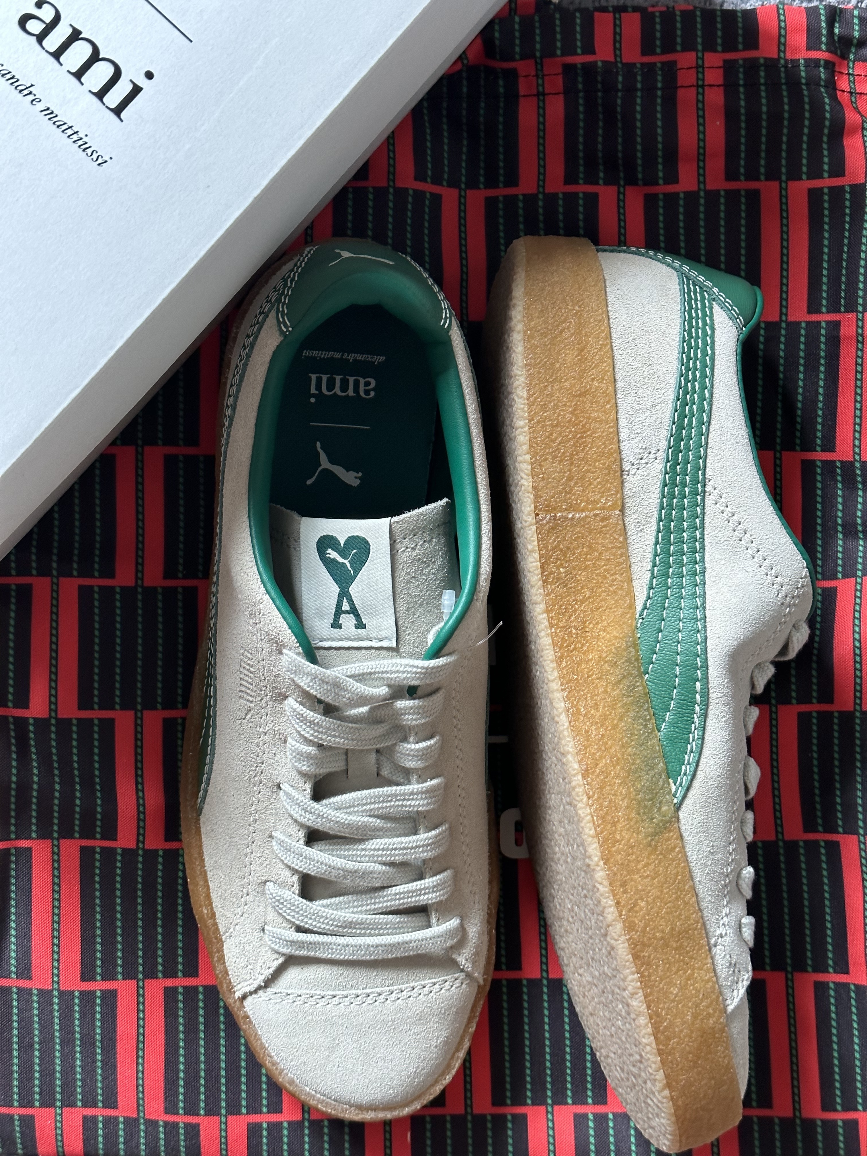 Puma x AMI Suede Crepe Pristine, Adidas x Wales Bonner Samba Brown Ecru Tint 착용 스타일 - 1