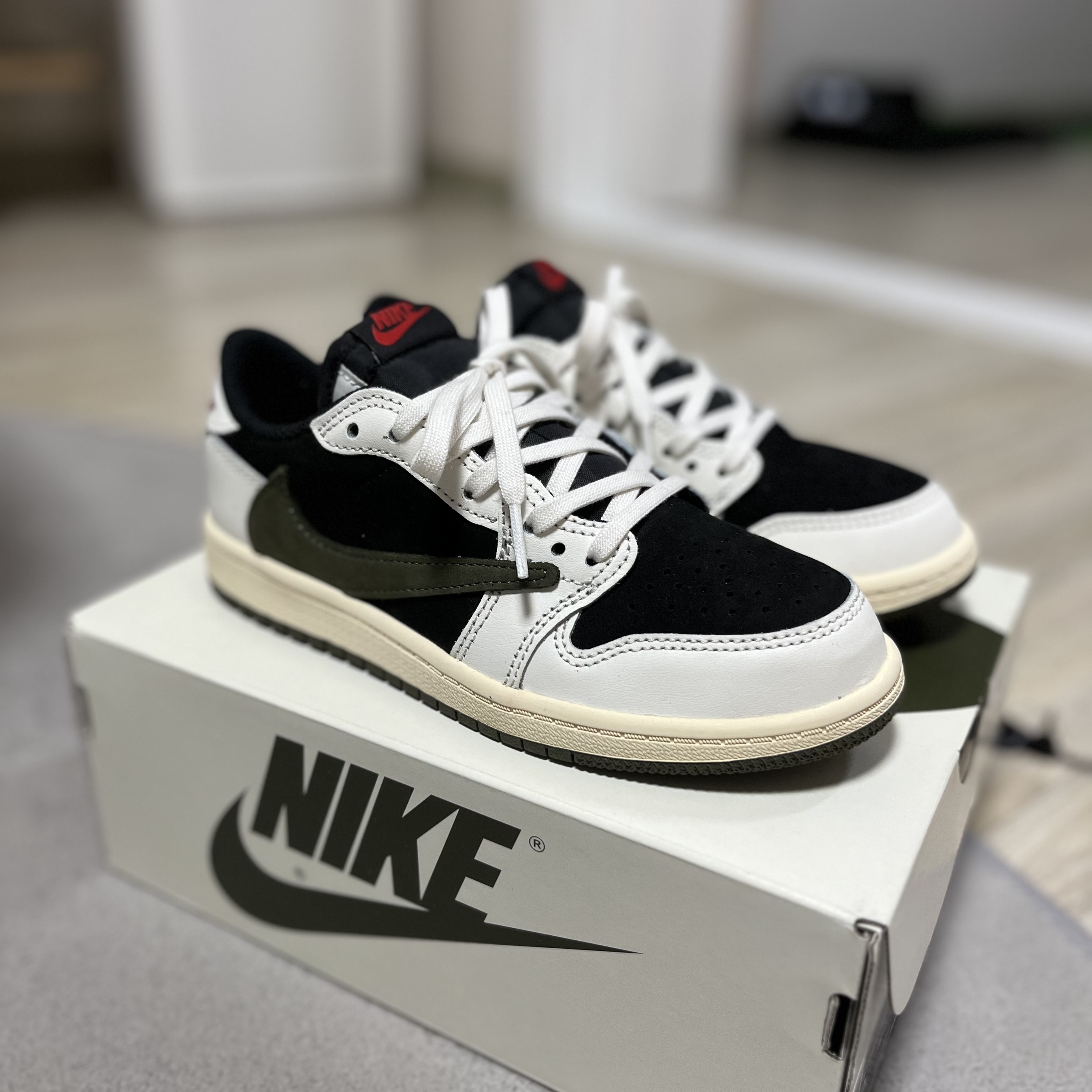 (PS) Jordan 1 x Travis Scott Retro Low OG SP Medium Olive 착용 스타일