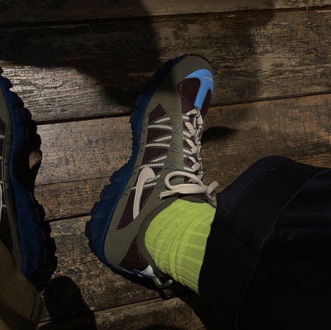 Nike Air Humara 17 Medium Olive 착용 스타일