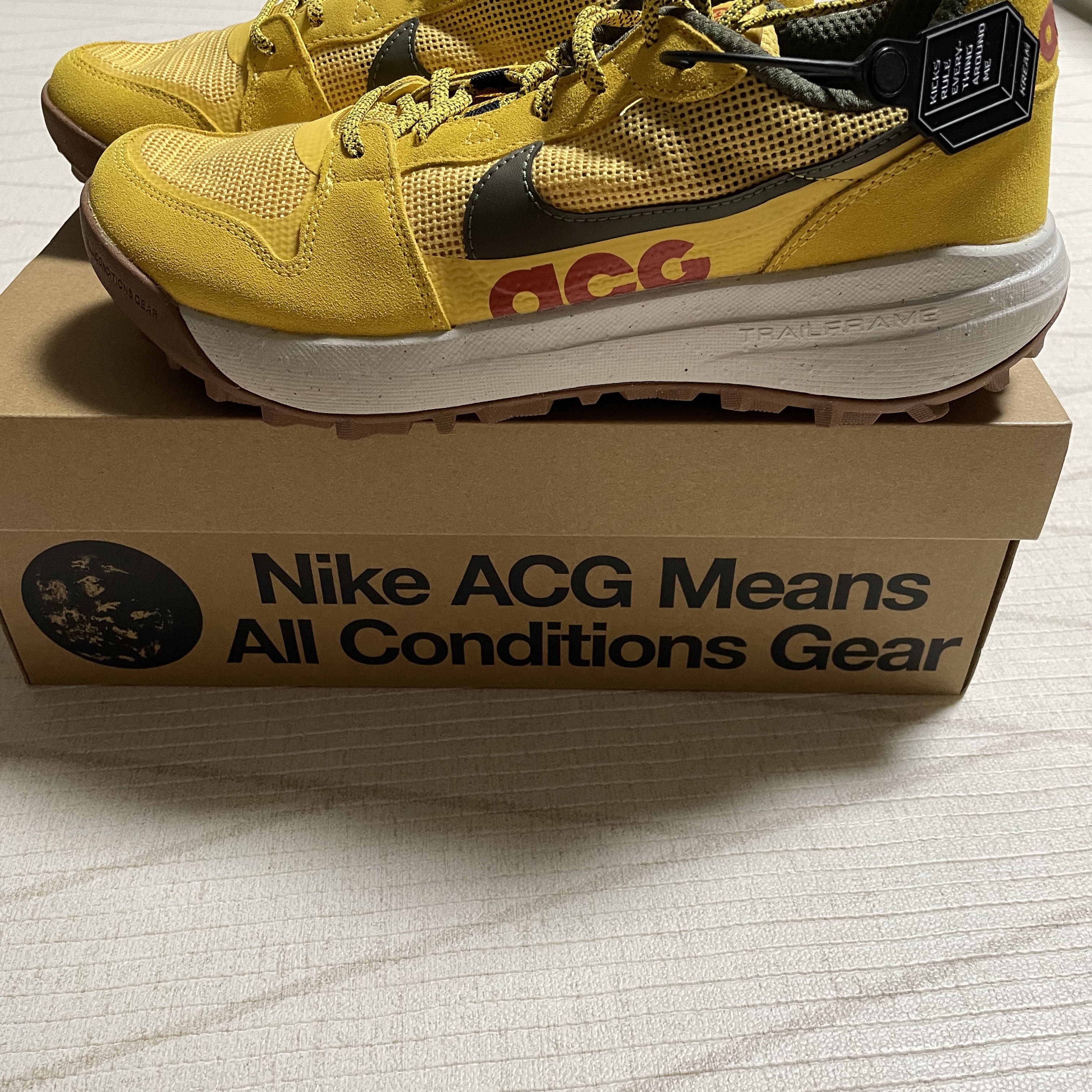 Nike ACG Lowcate Solar Flare 착용 스타일 - 1