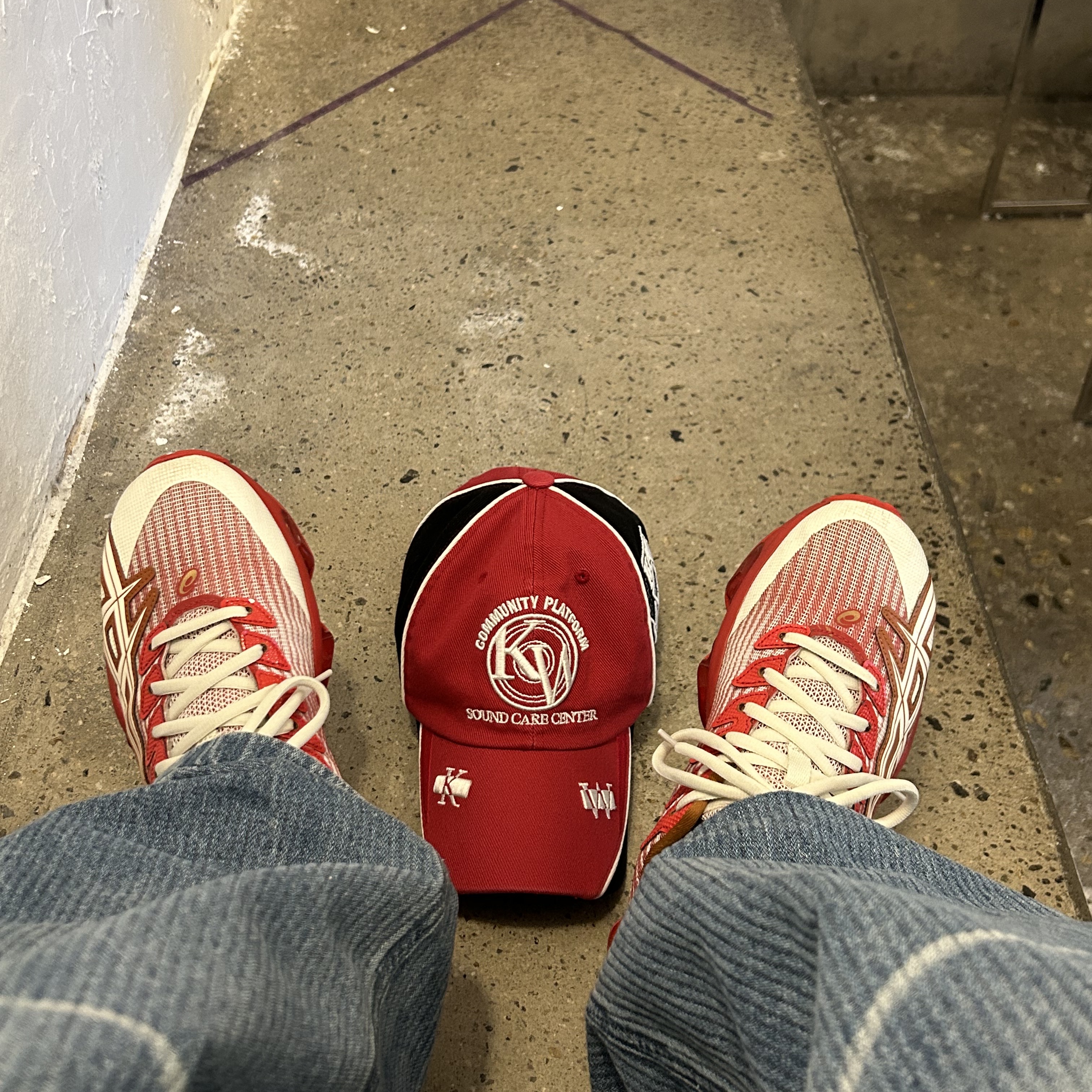 Asics x Kiko Kostadinov Gel-Quantum Levitrack Candy Apple Red, Nos Couleurs No Comment T-Shirt White 착용 스타일 - 3