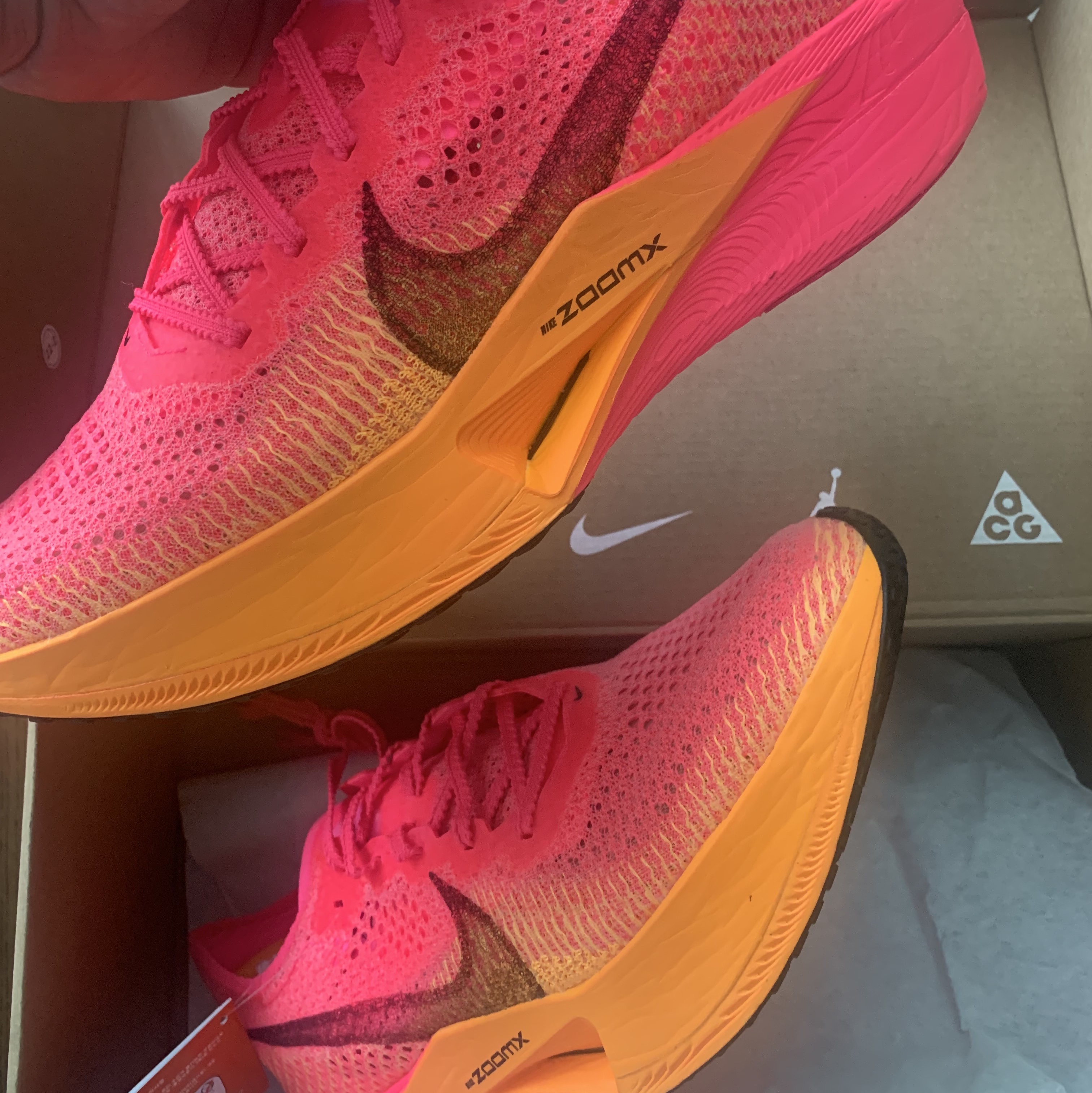 Nike ZoomX Vaporfly Next% 3 Hyper Pink 착용 스타일 - 2