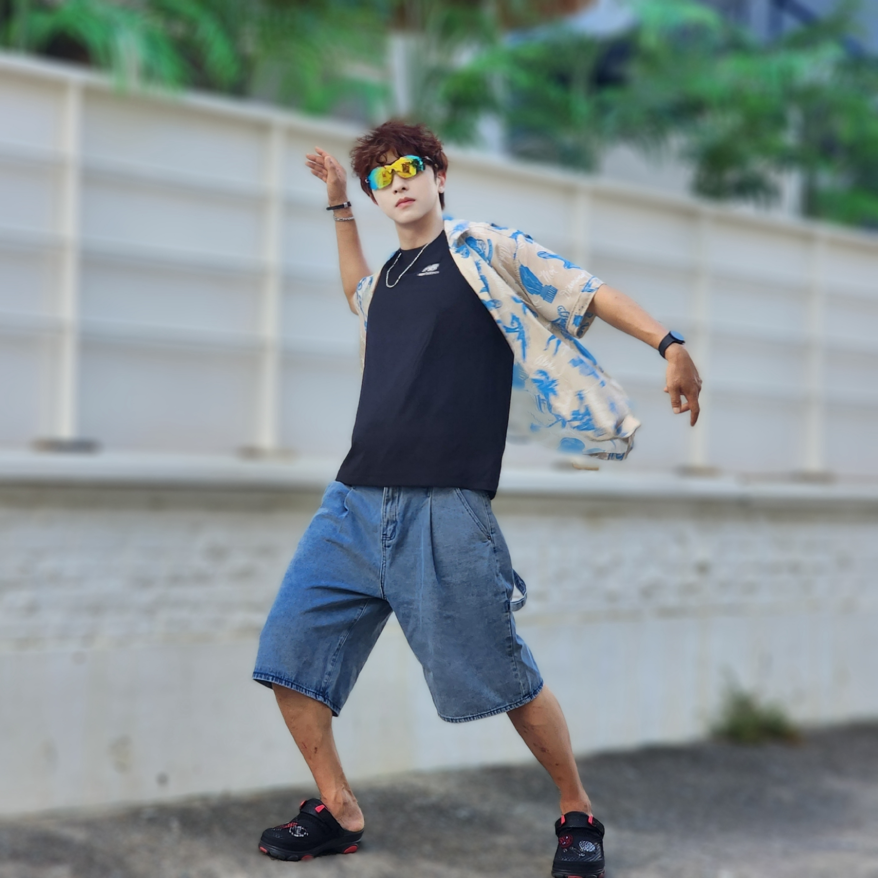 Crocs x Staple Classic All Terrain Clog Black 착용 스타일 - 3