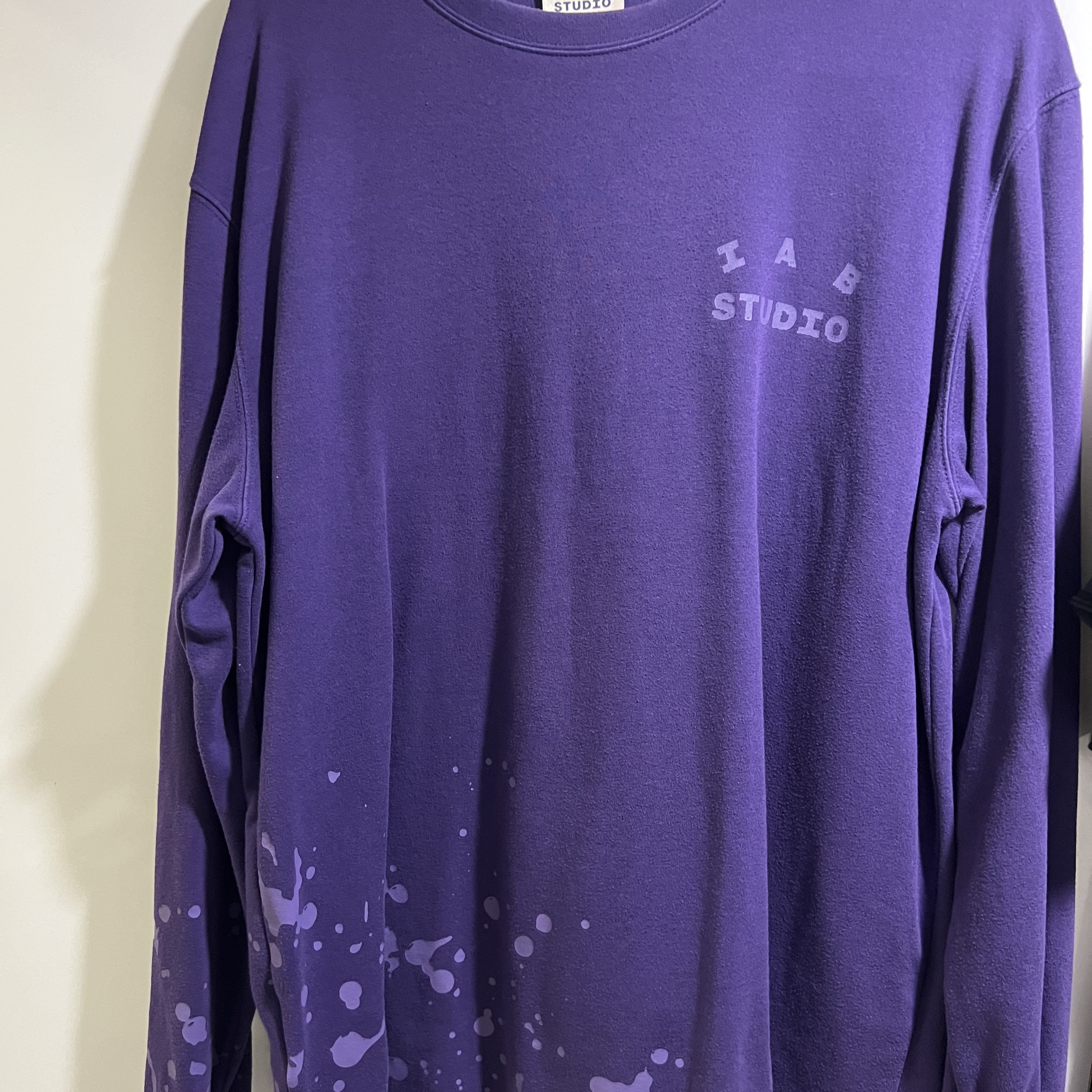 IAB Studio Long Sleeve T-Shirt Purple Splashed 착용 스타일