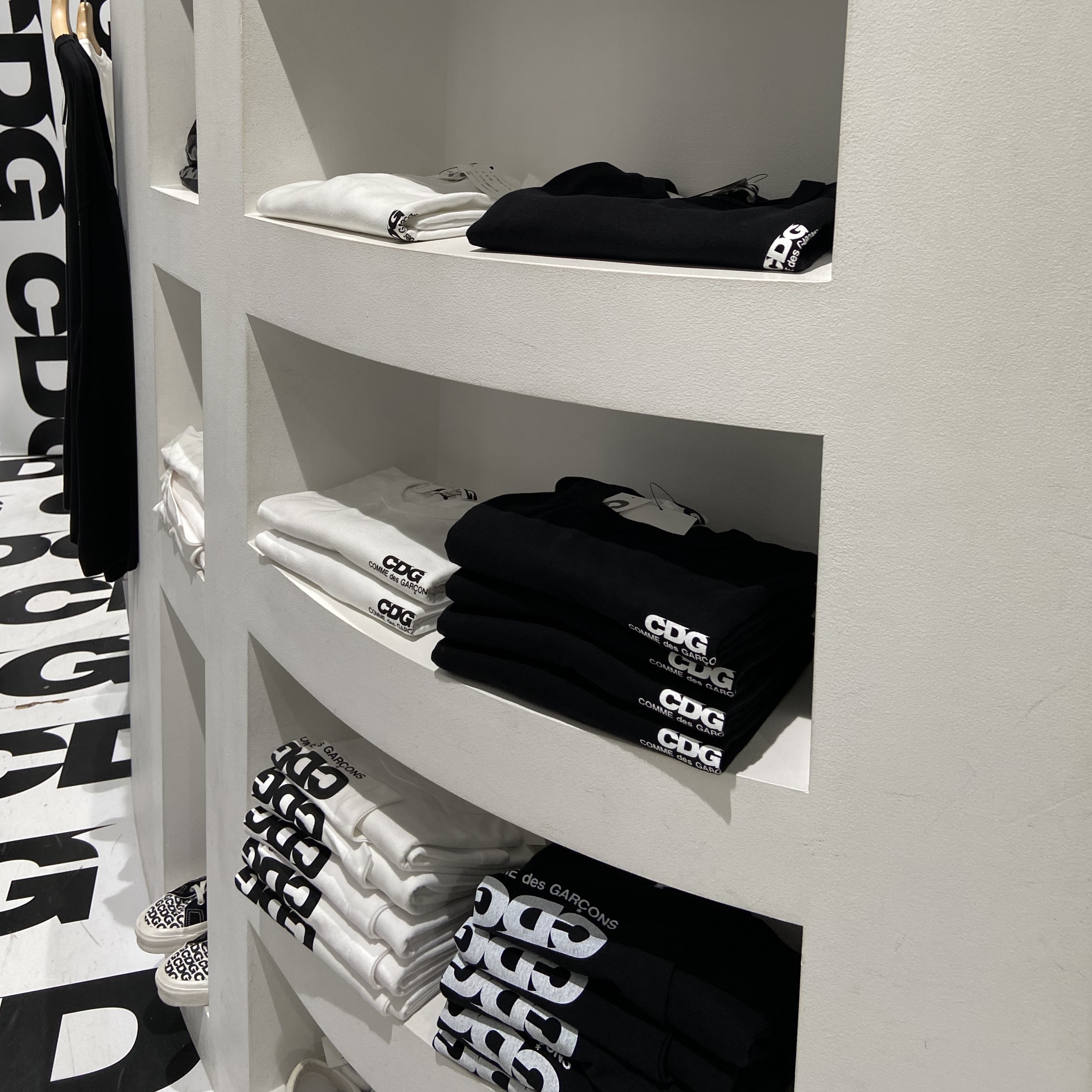 CDG Logo T-Shirt White 착용 스타일
