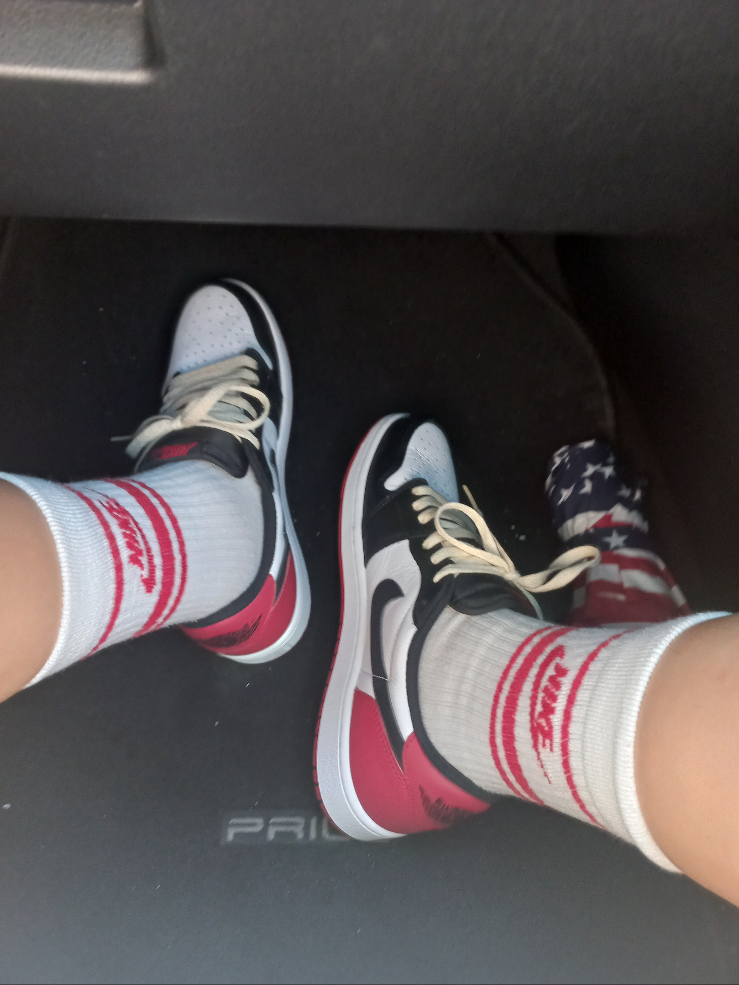 Jordan 1 Retro Low OG Black Toe, (GS) Jordan 1 Retro Low OG Black Toe 착용 스타일