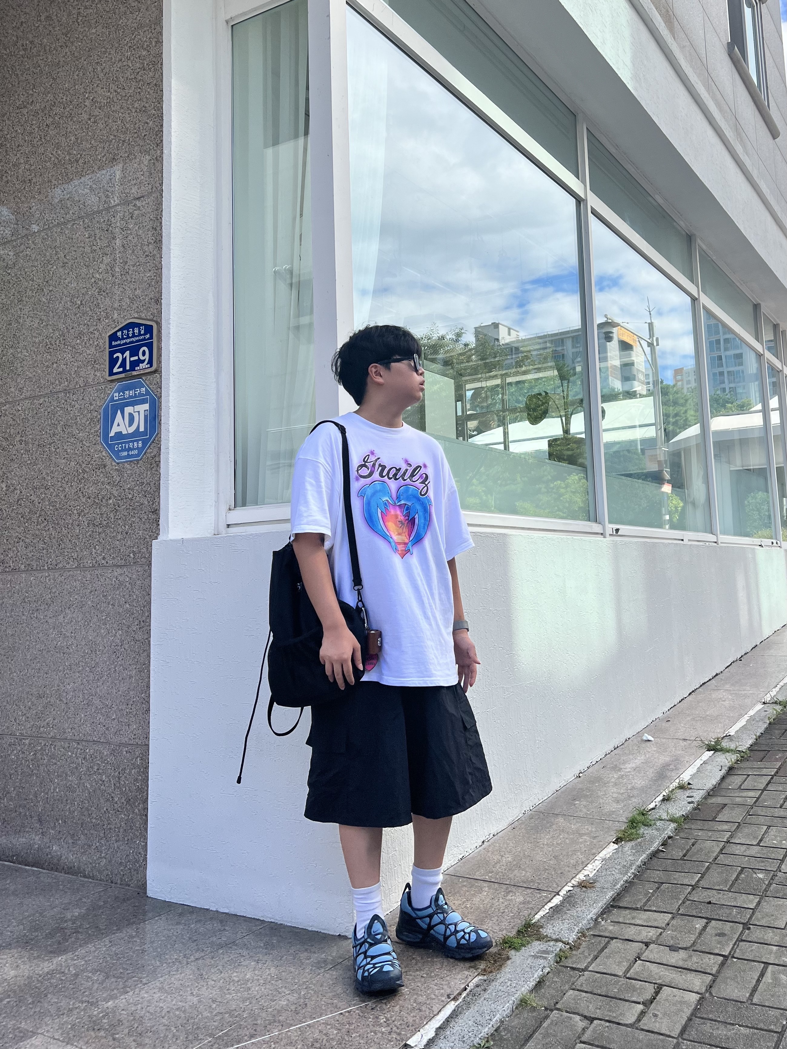 Nike Air Kukini Worn Blue Obsidian, Stussy Metal Bent Crown Keychain Silver 착용 스타일 - 2