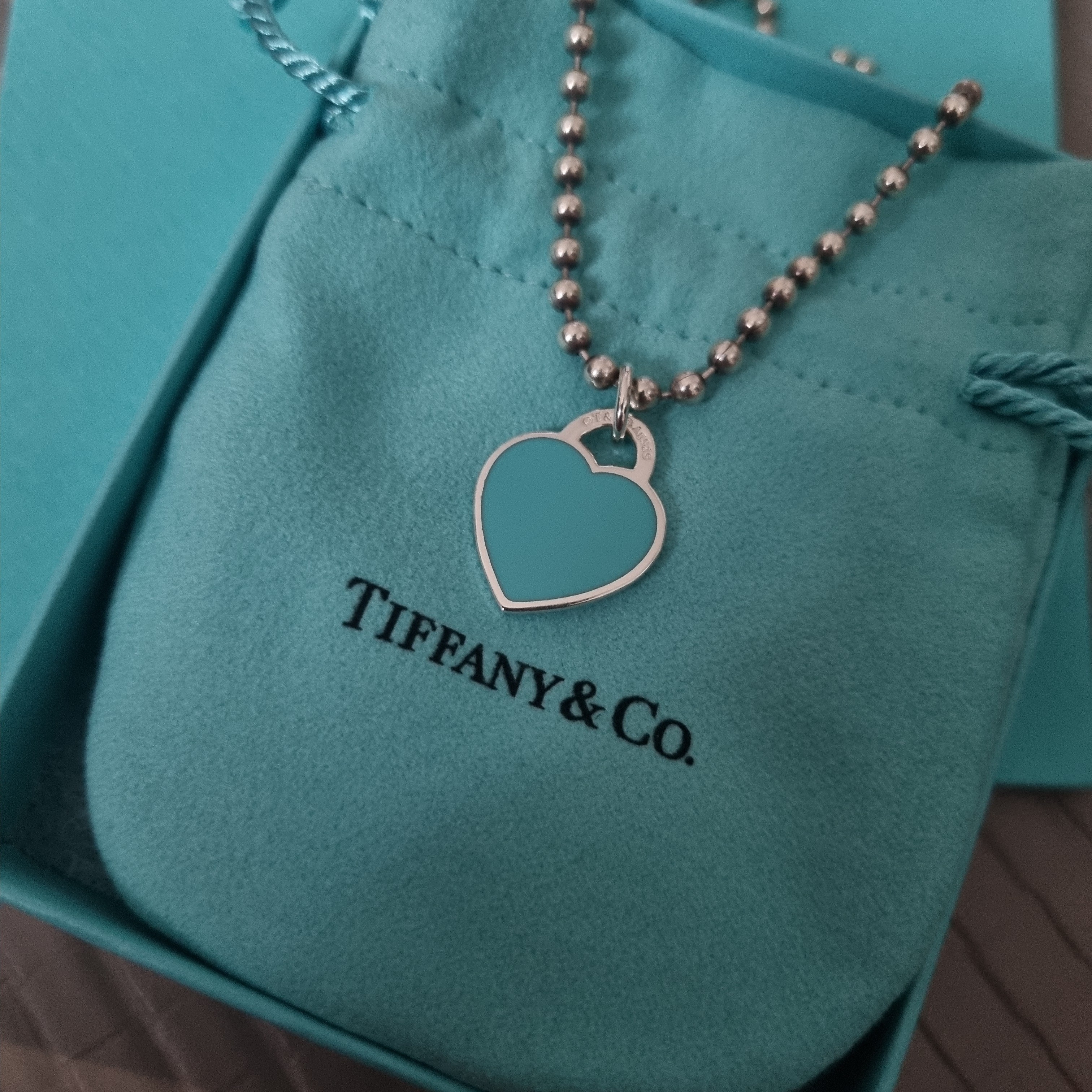 Tiffany & Co. Blue Small Heart Tag Charm Silver 착용 스타일
