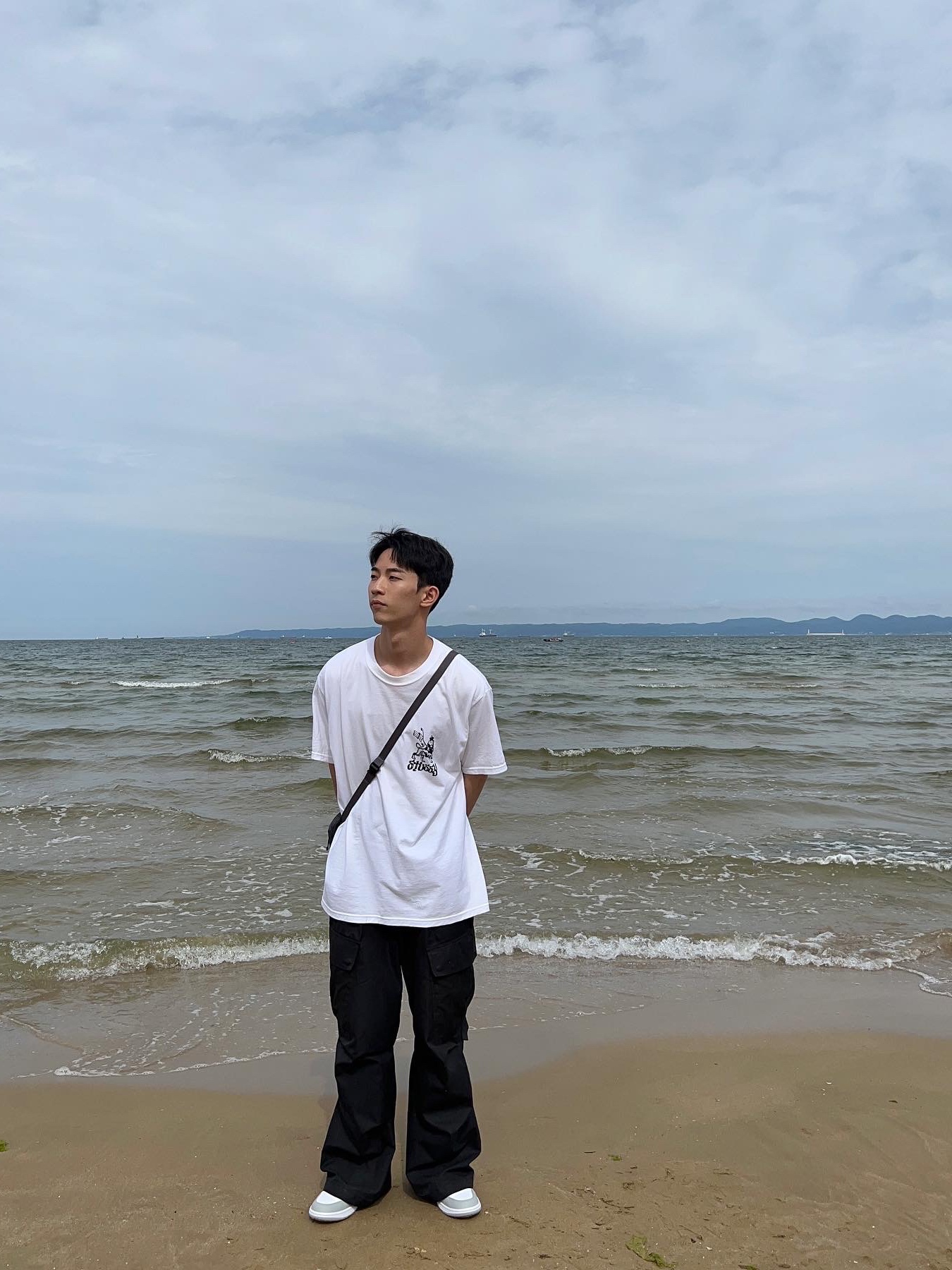 Stussy Exodus T-Shirt White, Arc'teryx Mantis 2 Waistpack Black Sapphire 착용 스타일 - 1