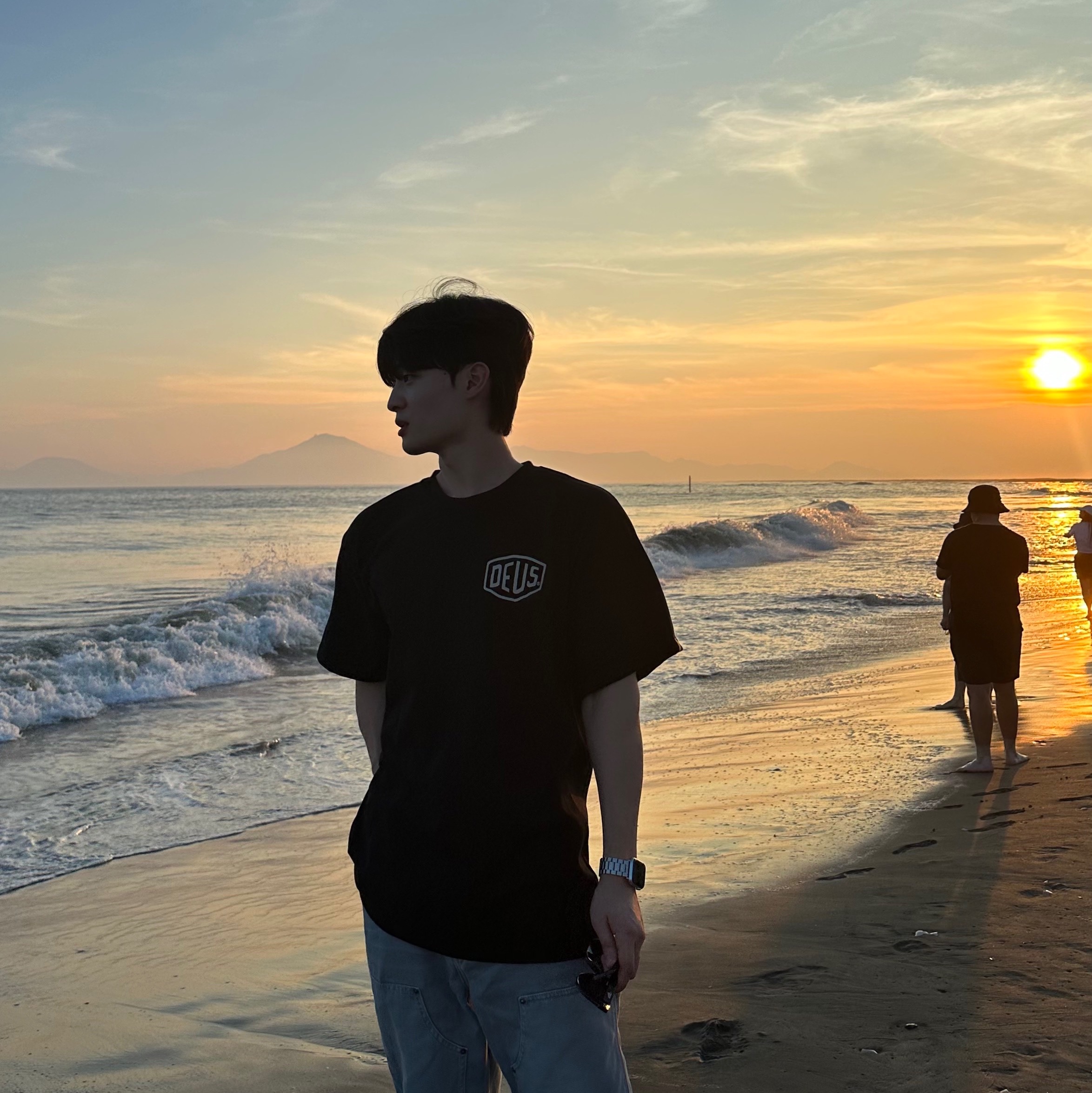 Deus Ex Machina Seoul College T-Shirt Black 착용 스타일 - 3