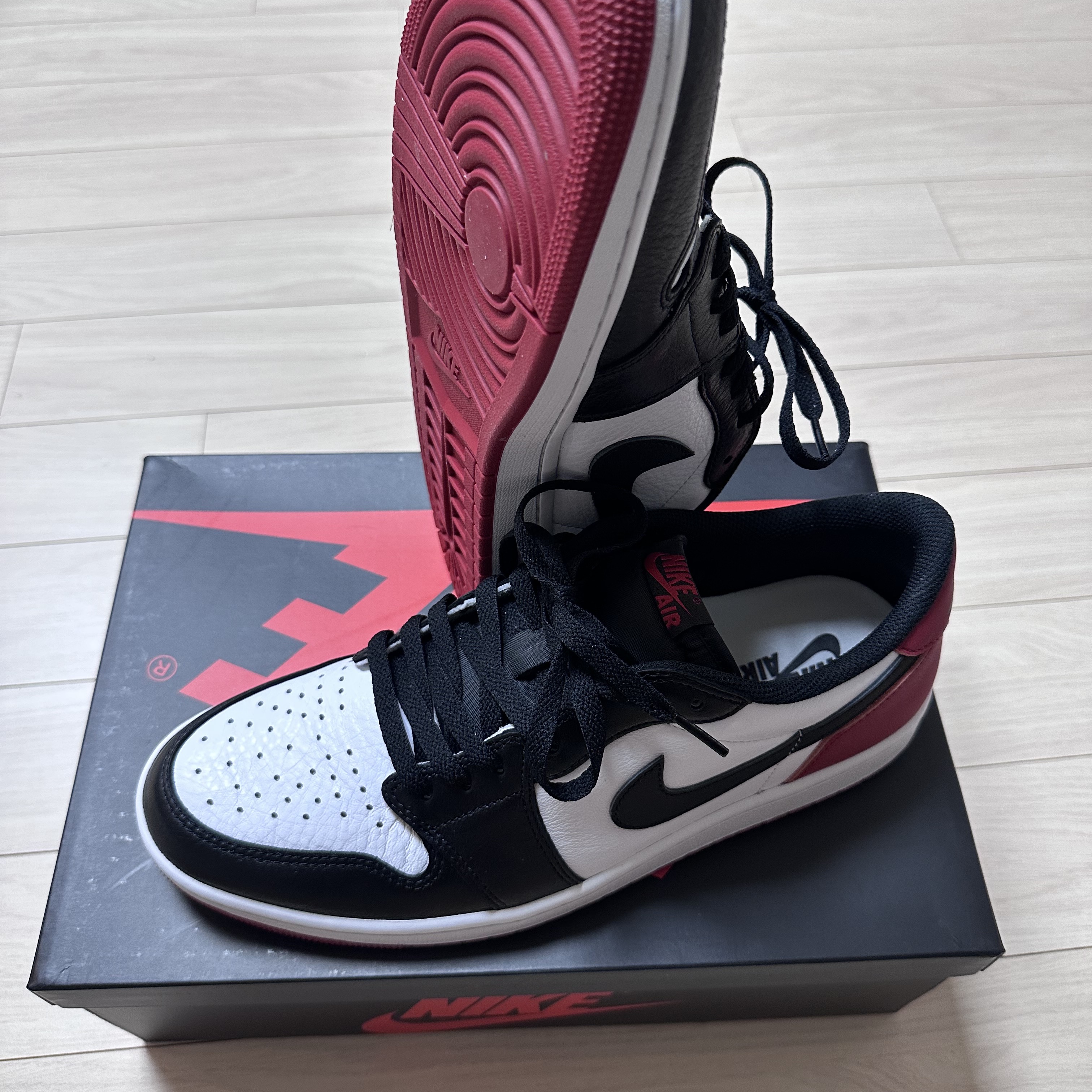 Jordan 1 Retro Low OG Black Toe 착용 스타일 - 2