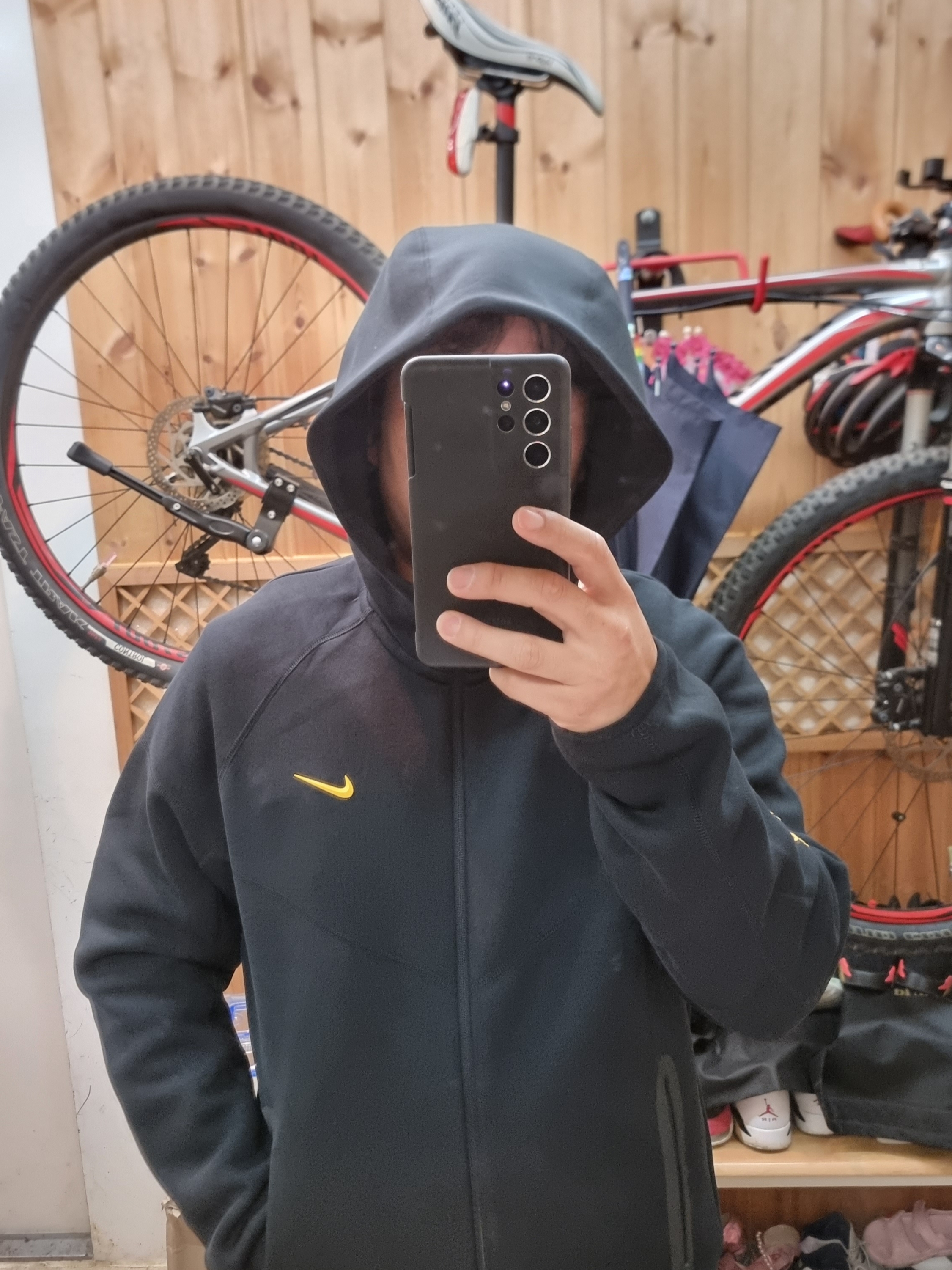 Nike x Drake Nocta Tech Fleece Hoodie Black (FD8453-010) 착용 스타일 - 3