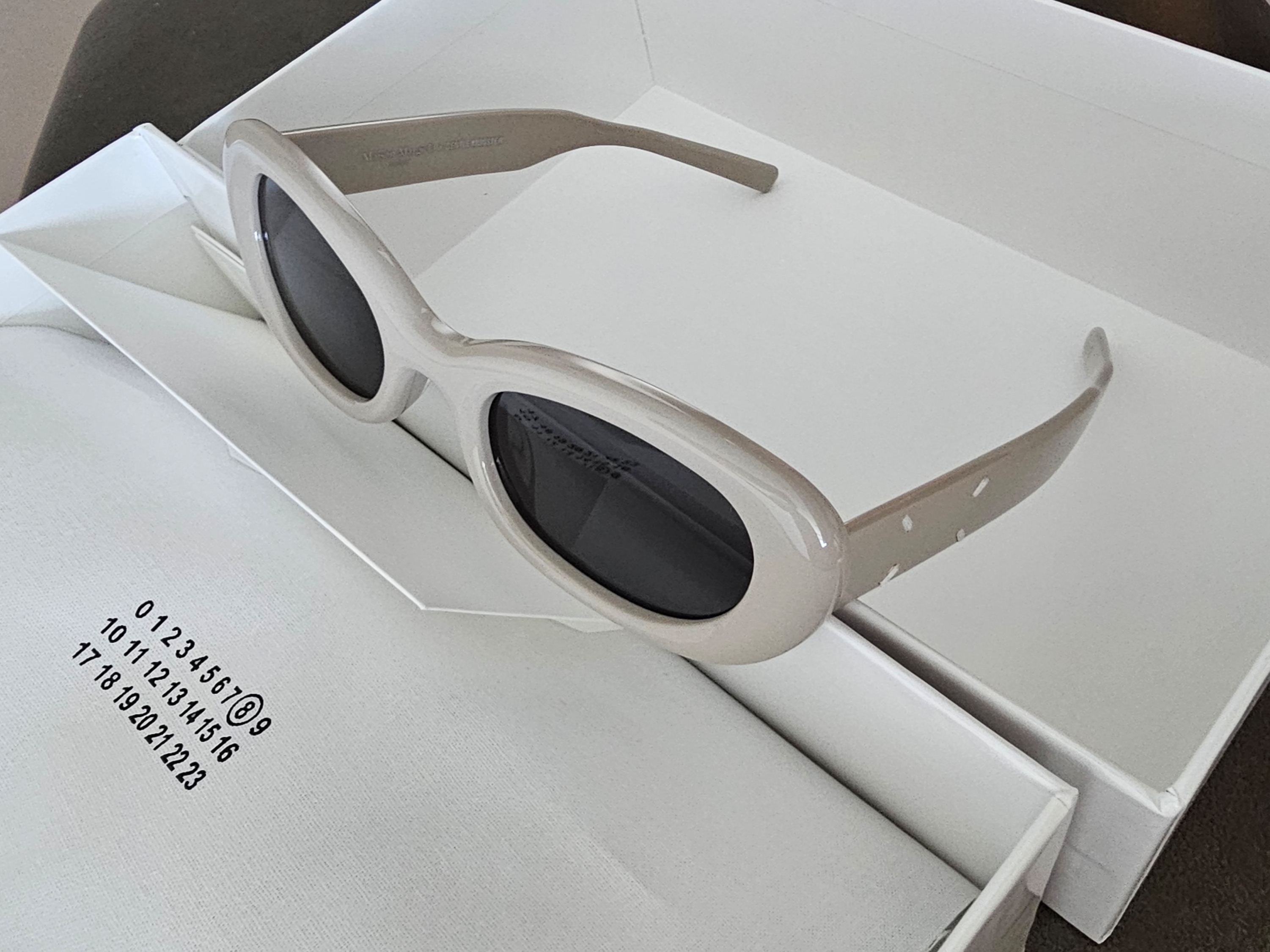 Gentle Monster x Maison Margiela MM004 Grey Black 착용 스타일
