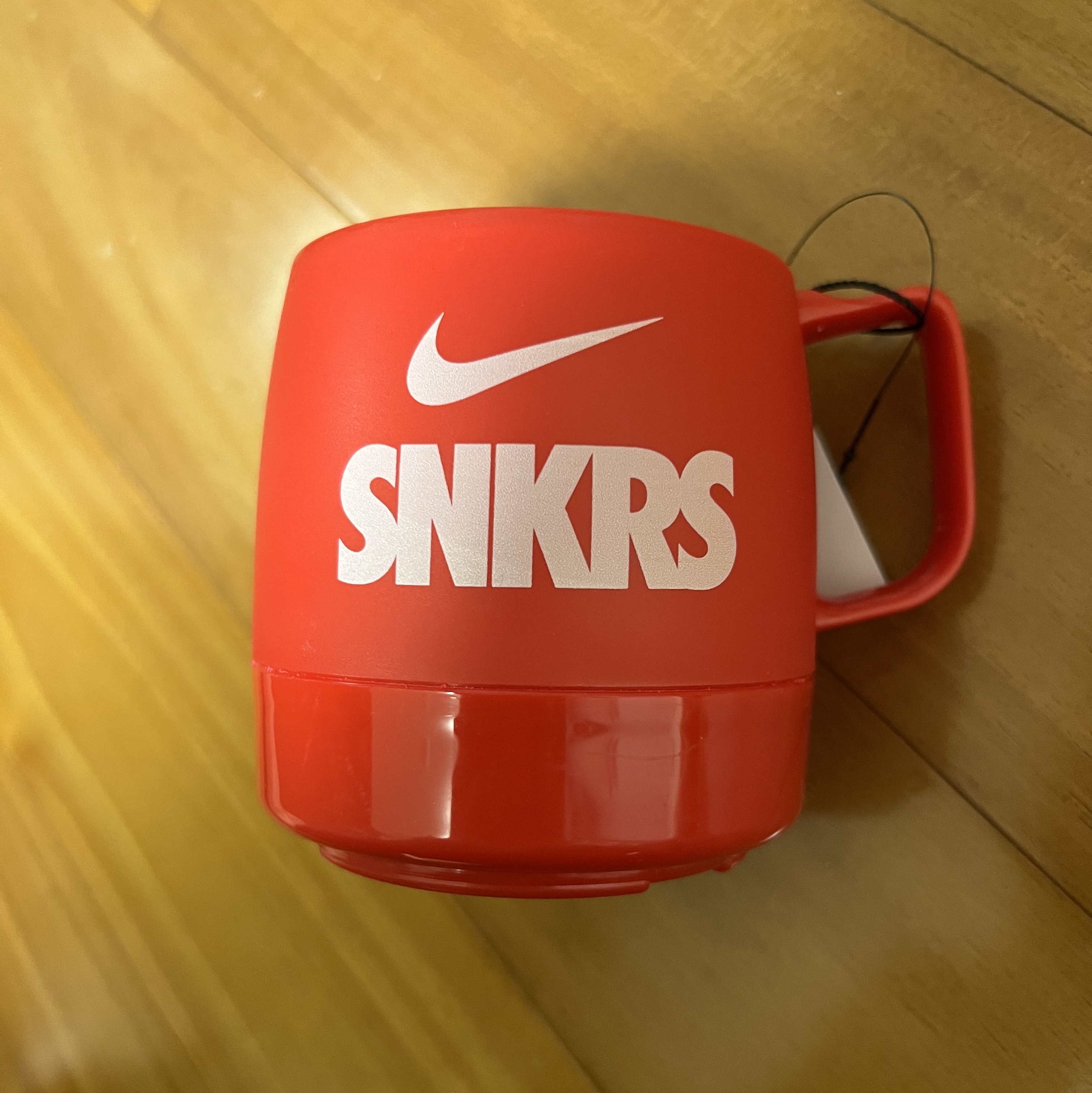 Helinox x Nike SNKRS Lounge Souvenir Dinex Mug Red 착용 스타일