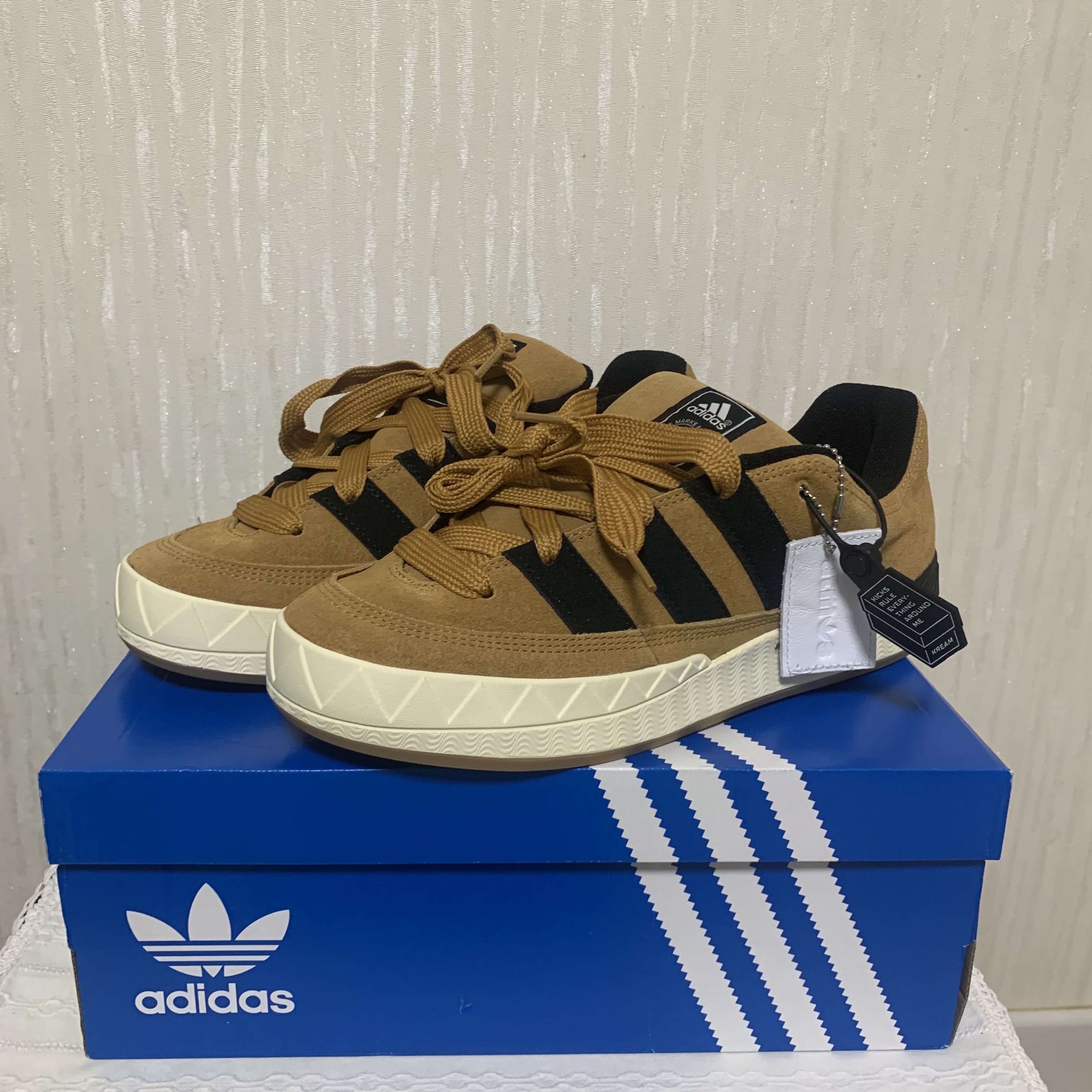 Adidas x Atmos Adimatic OG Shoebox 착용 스타일 - 1