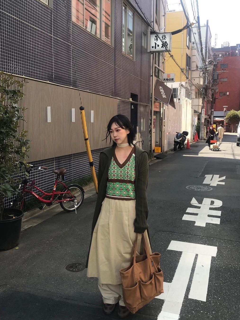Green Butter Women Twinkle V-Neck Jacquard Knit Vest Green, Green Butter Women Twinkle V-Neck Jacquard Knit Vest Blue 착용 스타일