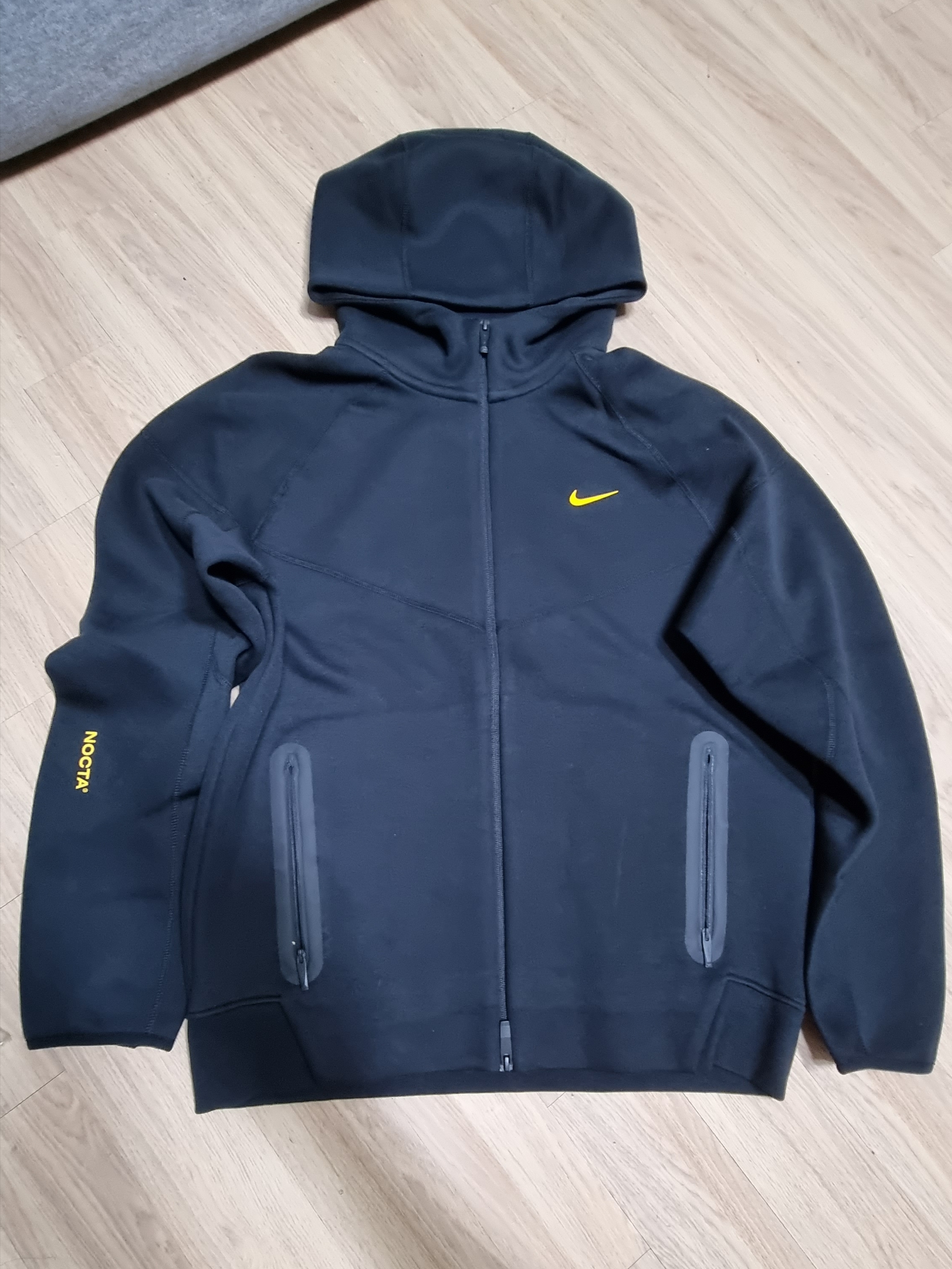 Nike x Drake Nocta Tech Fleece Hoodie Black (FD8453-010) 착용 스타일 - 1