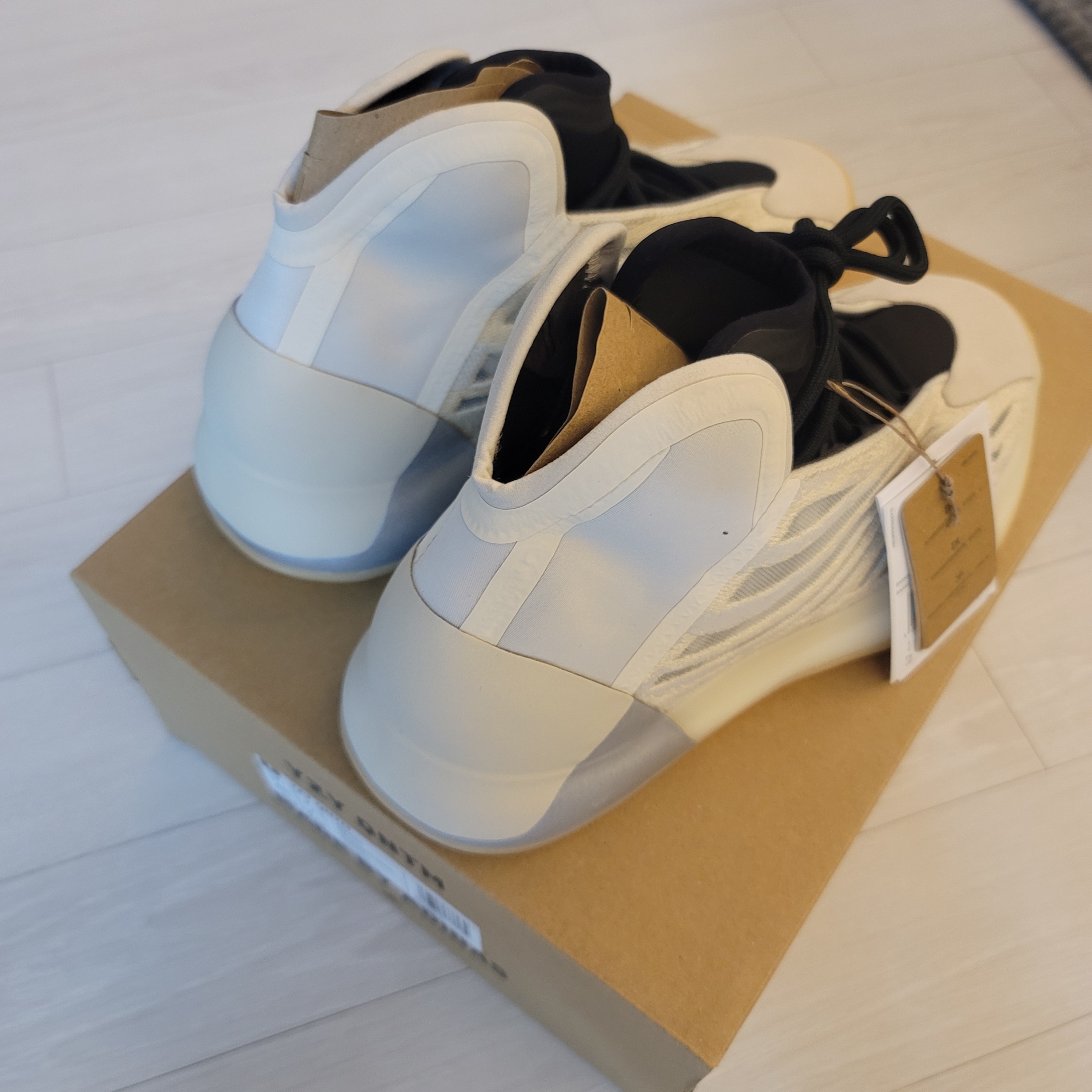 Adidas Yeezy QNTM Mist Slate 착용 스타일 - 5