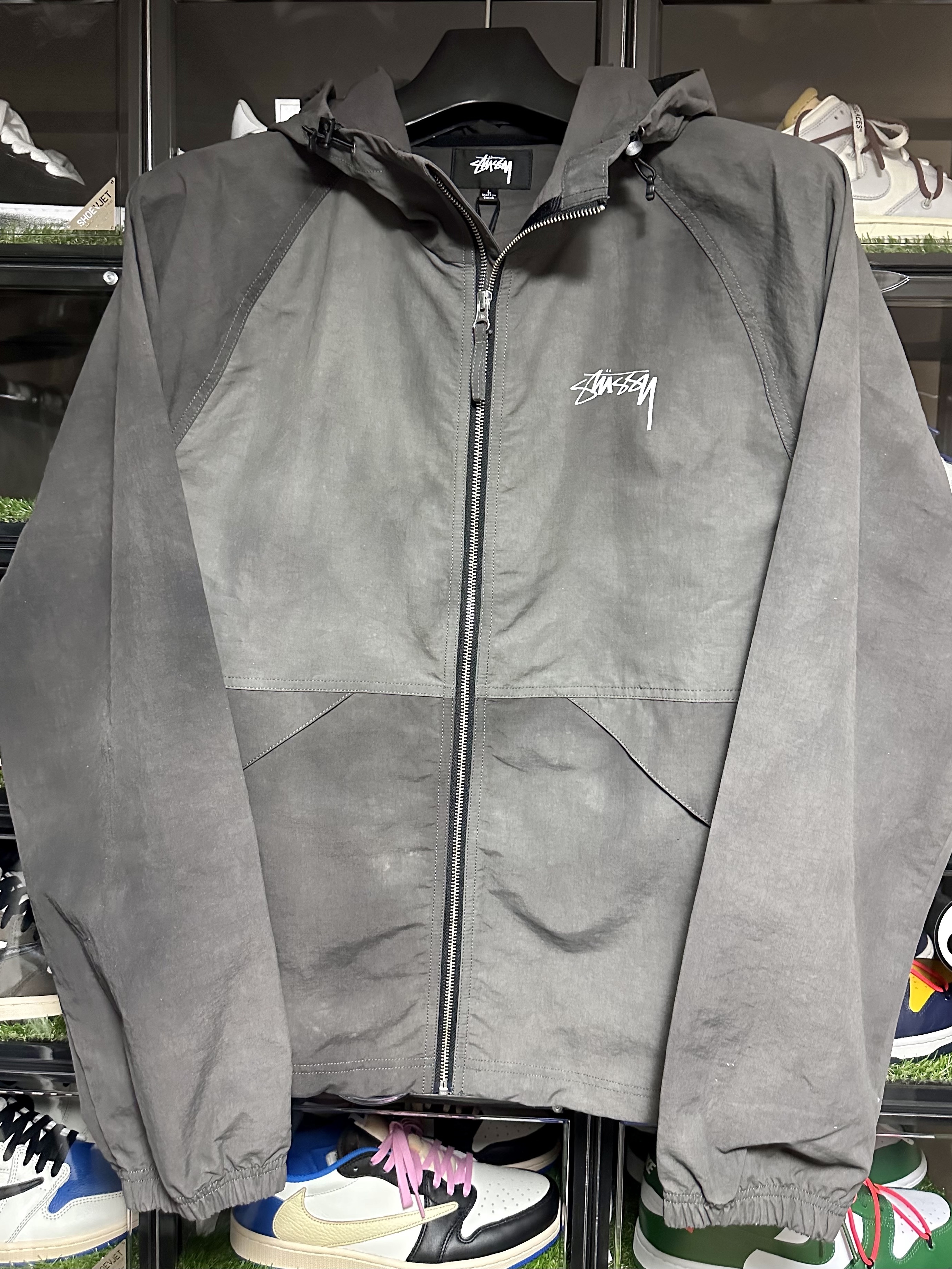 Stussy Wave Dye Beach Shell Jacket Black 착용 스타일 - 1