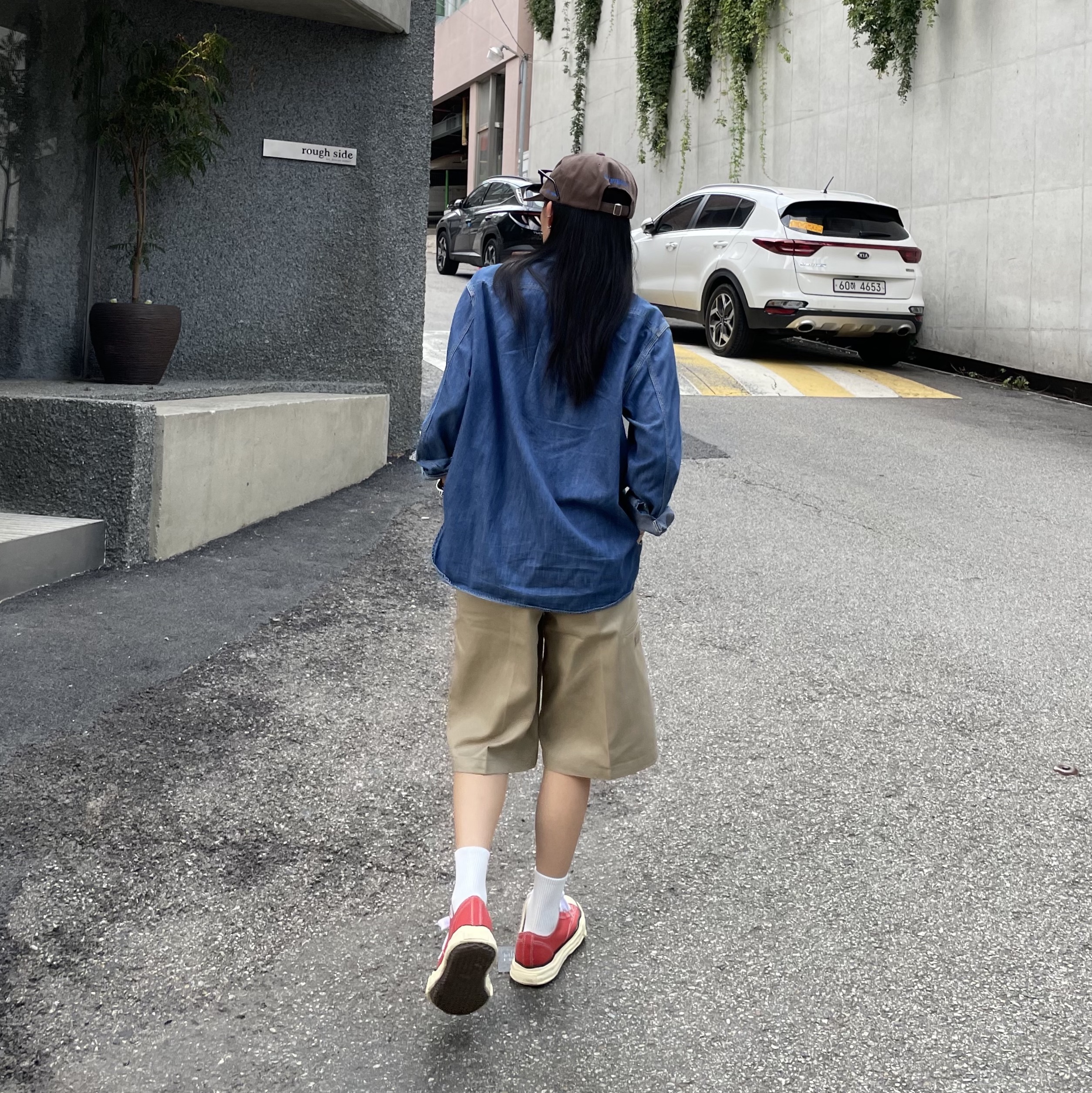 Maison Mihara Yasuhiro Peterson VL OG Sole Canvas Low-top Sneakers Orange, Huey Heritage Logo Cap Brown 착용 스타일 - 3
