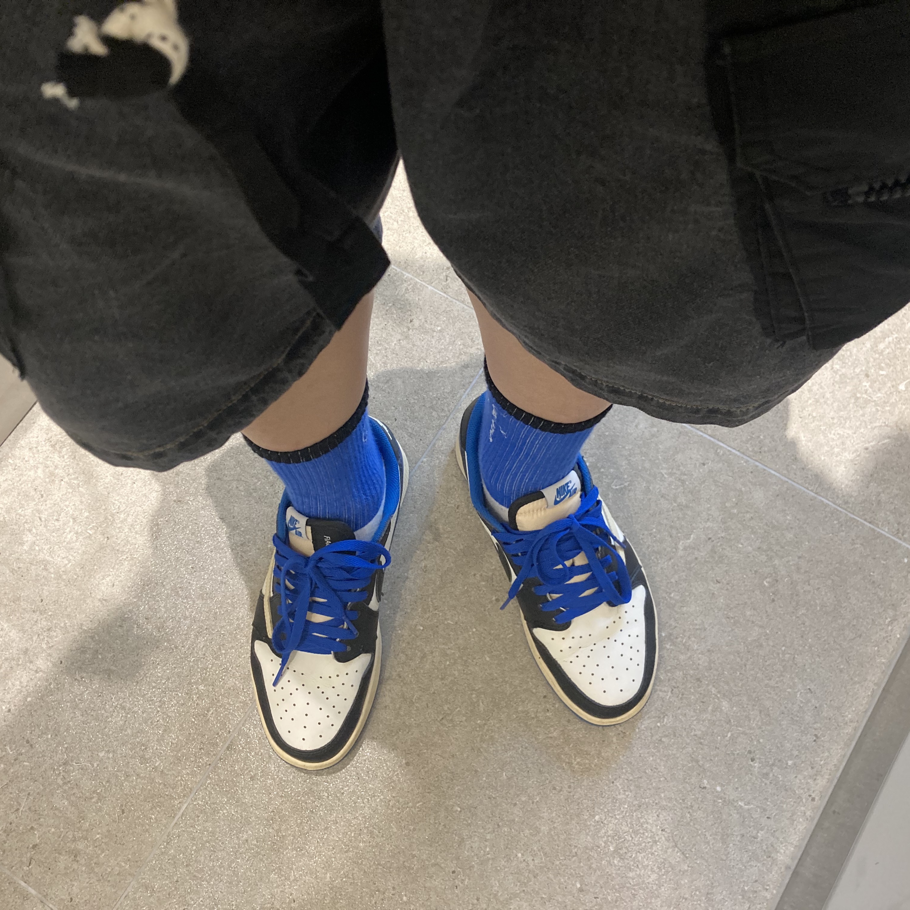 Jordan 1 x Travis Scott x Fragment Retro Low OG SP Military Blue 착용 스타일 - 2