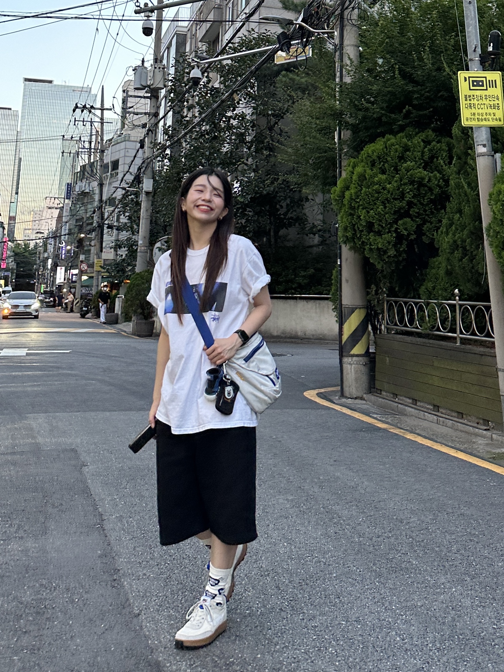 Supreme Small Messenger Bag Silver - 22SS, Nike x Tom Sachs General Purpose Shoe Light Cream 착용 스타일