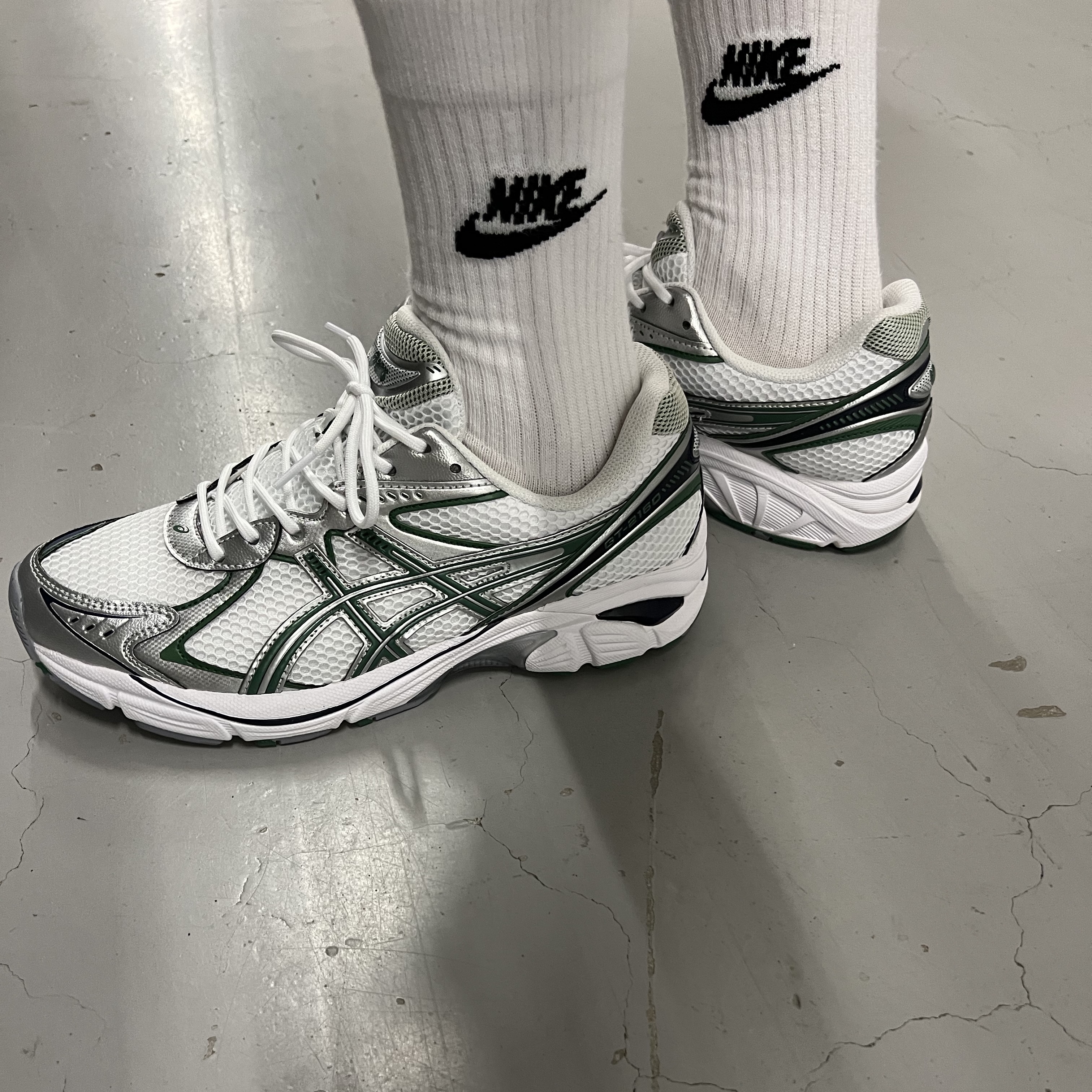 Asics GT-2160 White Shamrock Green 착용 스타일