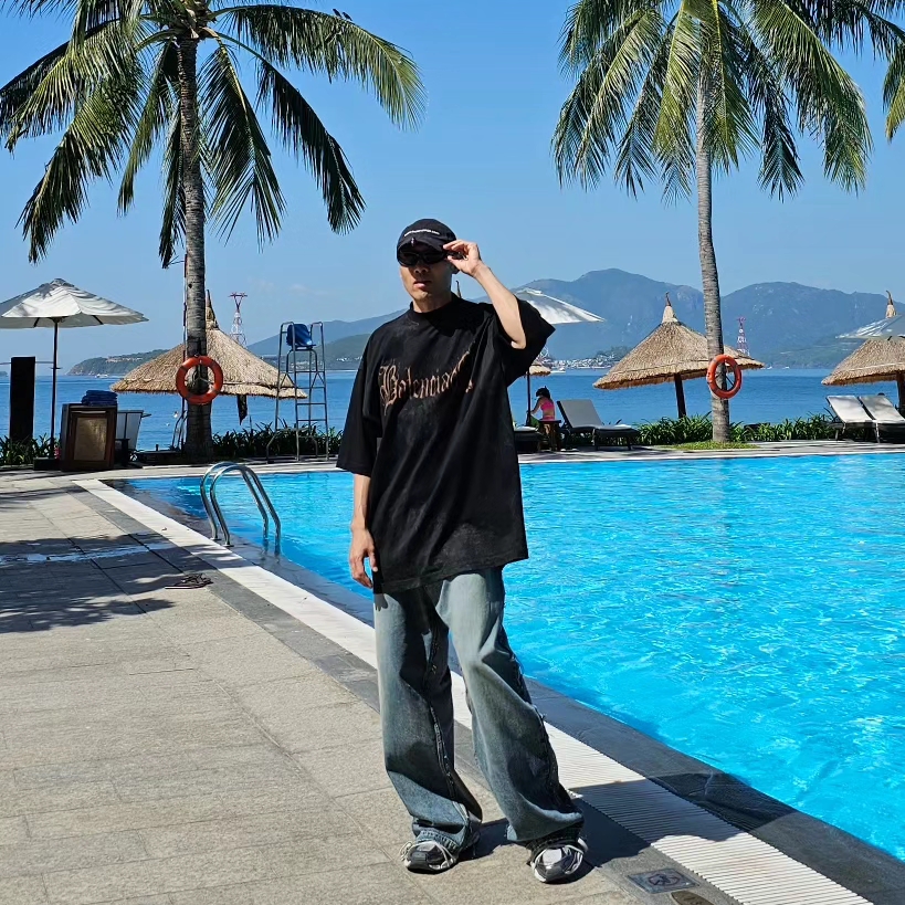 Balenciaga Heavy Metal T-Shirt Large Fit Black Faded, Balenciaga Hybrid Baggy Pants Light Blue 착용 스타일 - 2