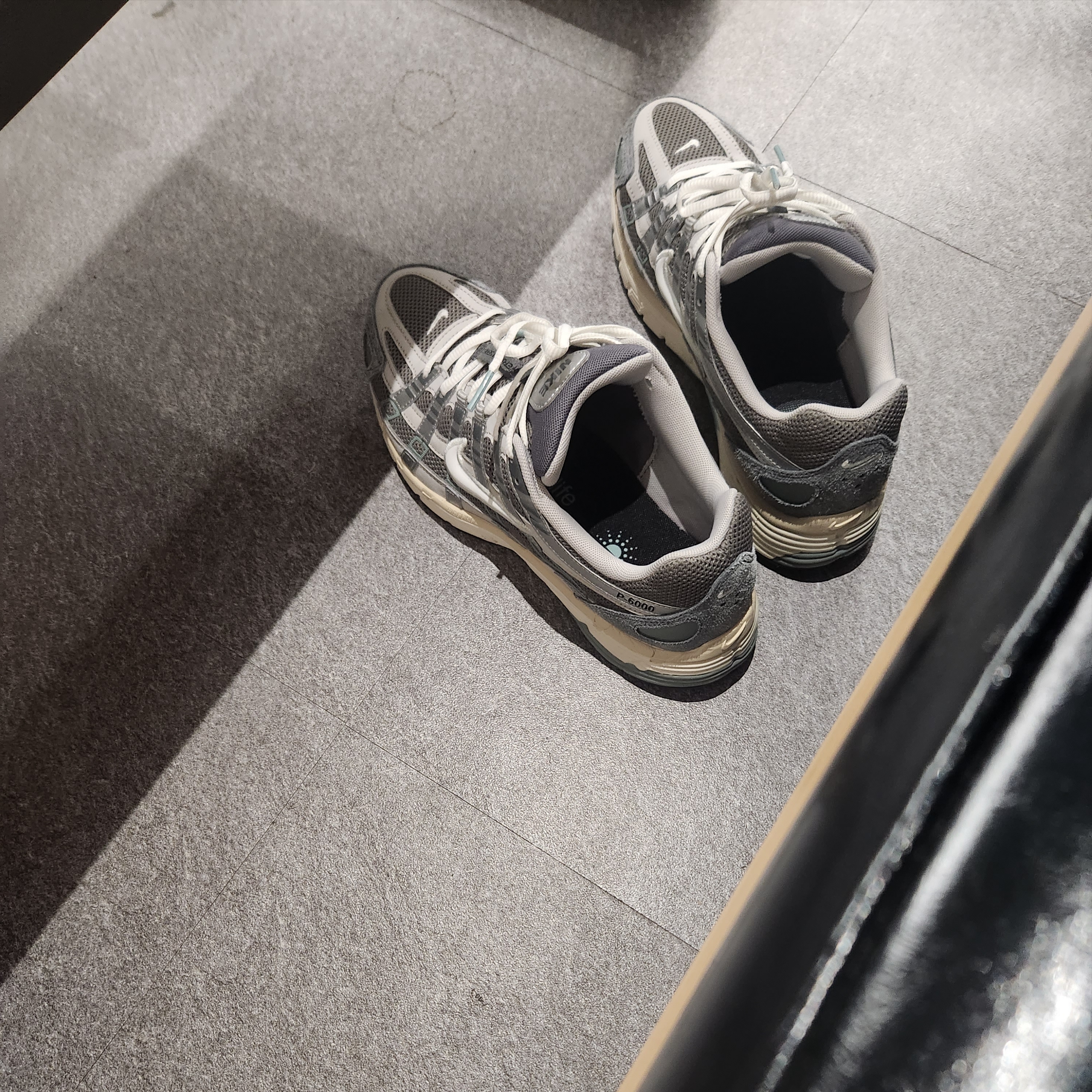 Nike P-6000 Flat Pewter Light Iron Ore 착용 스타일