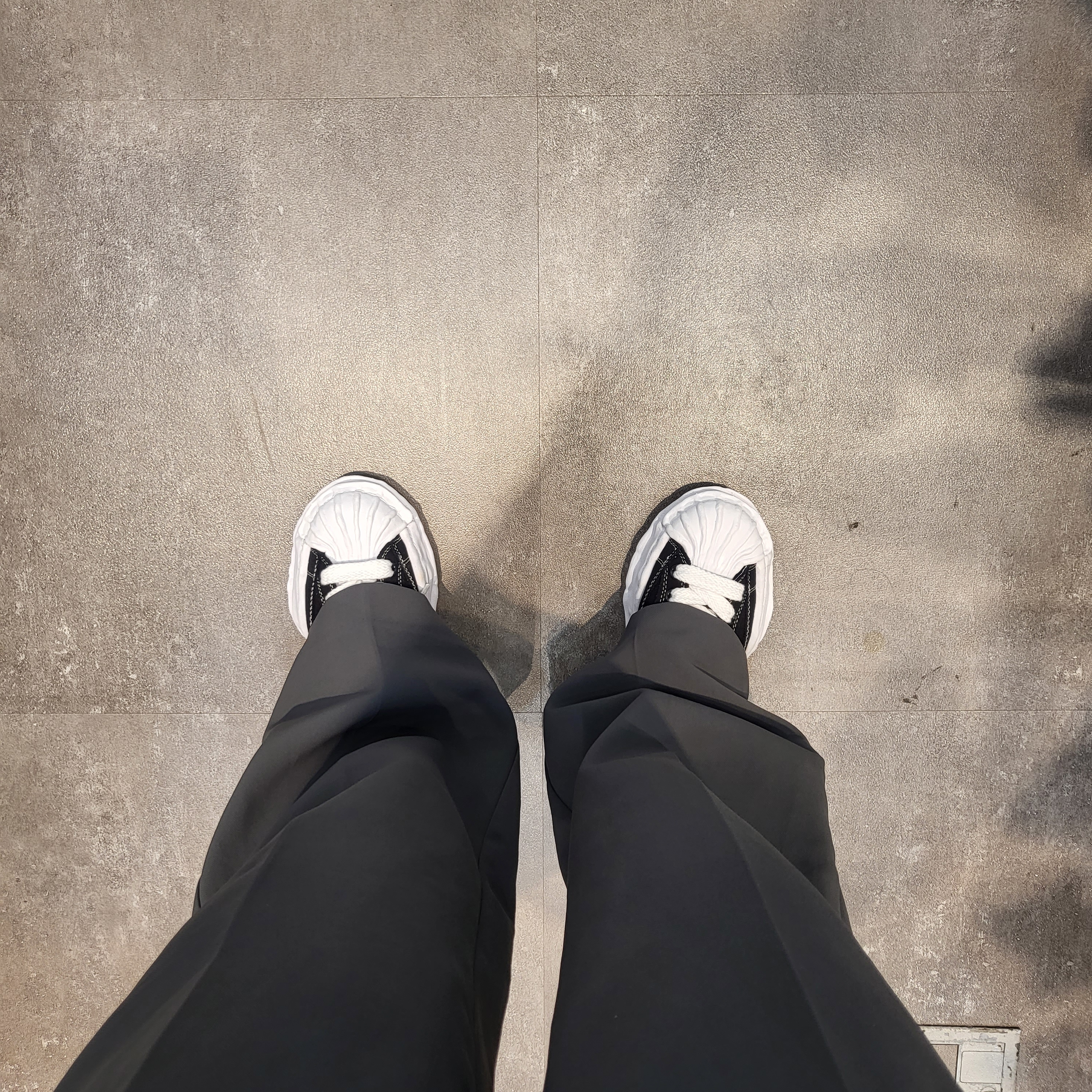 Maison Mihara Yasuhiro Blakey OG Sole Canvas Low-top Sneakers Black White 착용 스타일