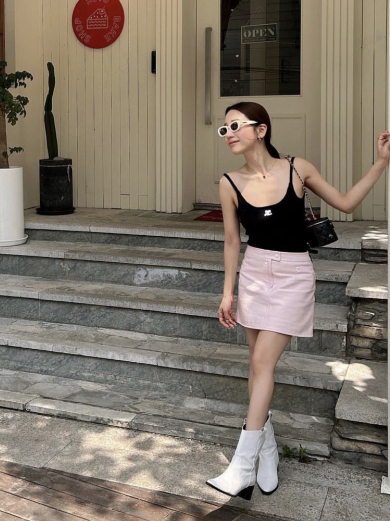 (W) Courreges Knitted Tank Top Reedition Black, (W) Courreges Knitted Tank Top Reedition White ์ฐฉ์ฉ ์คํ์ผ