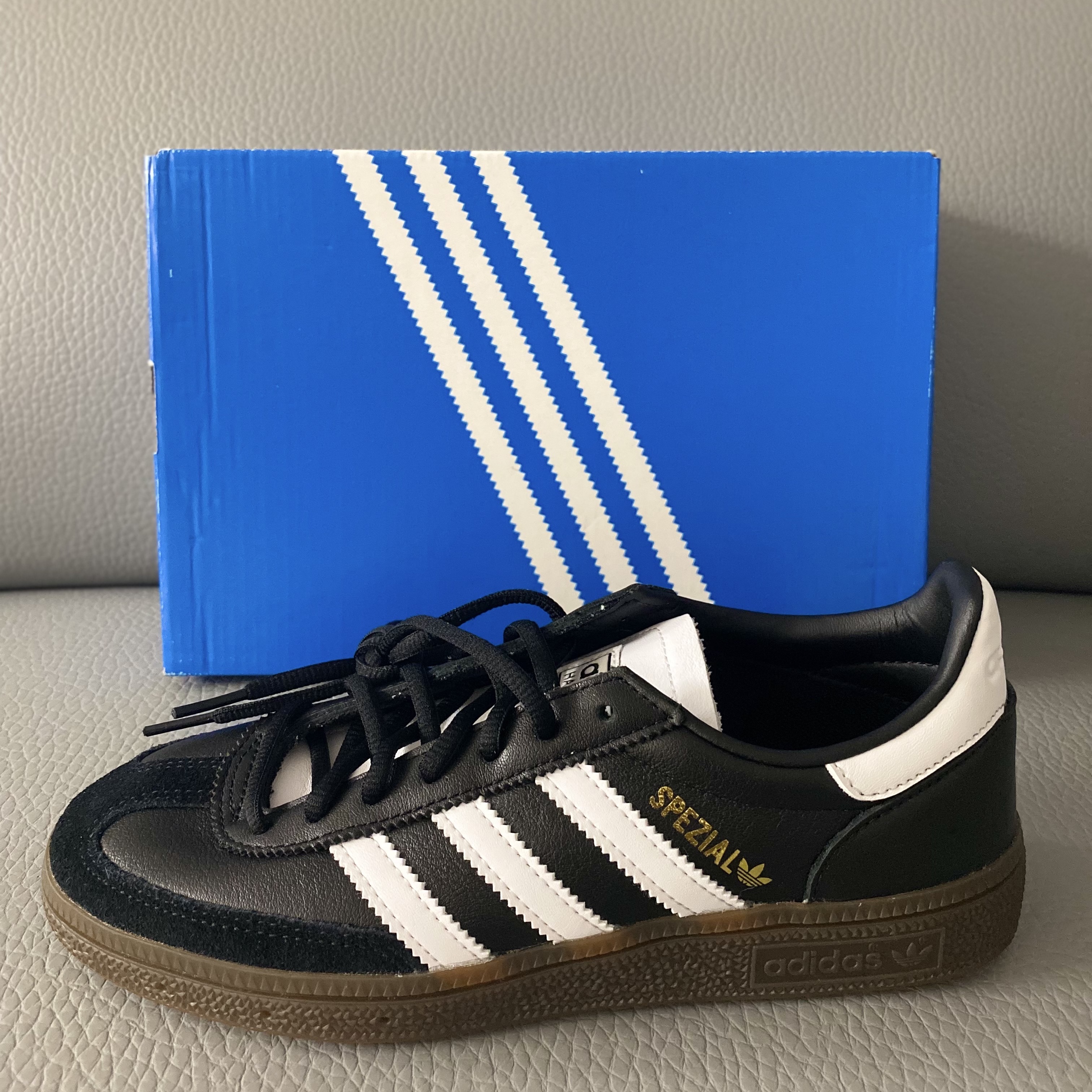 Adidas Spezial Handball Core Black White 착용 스타일