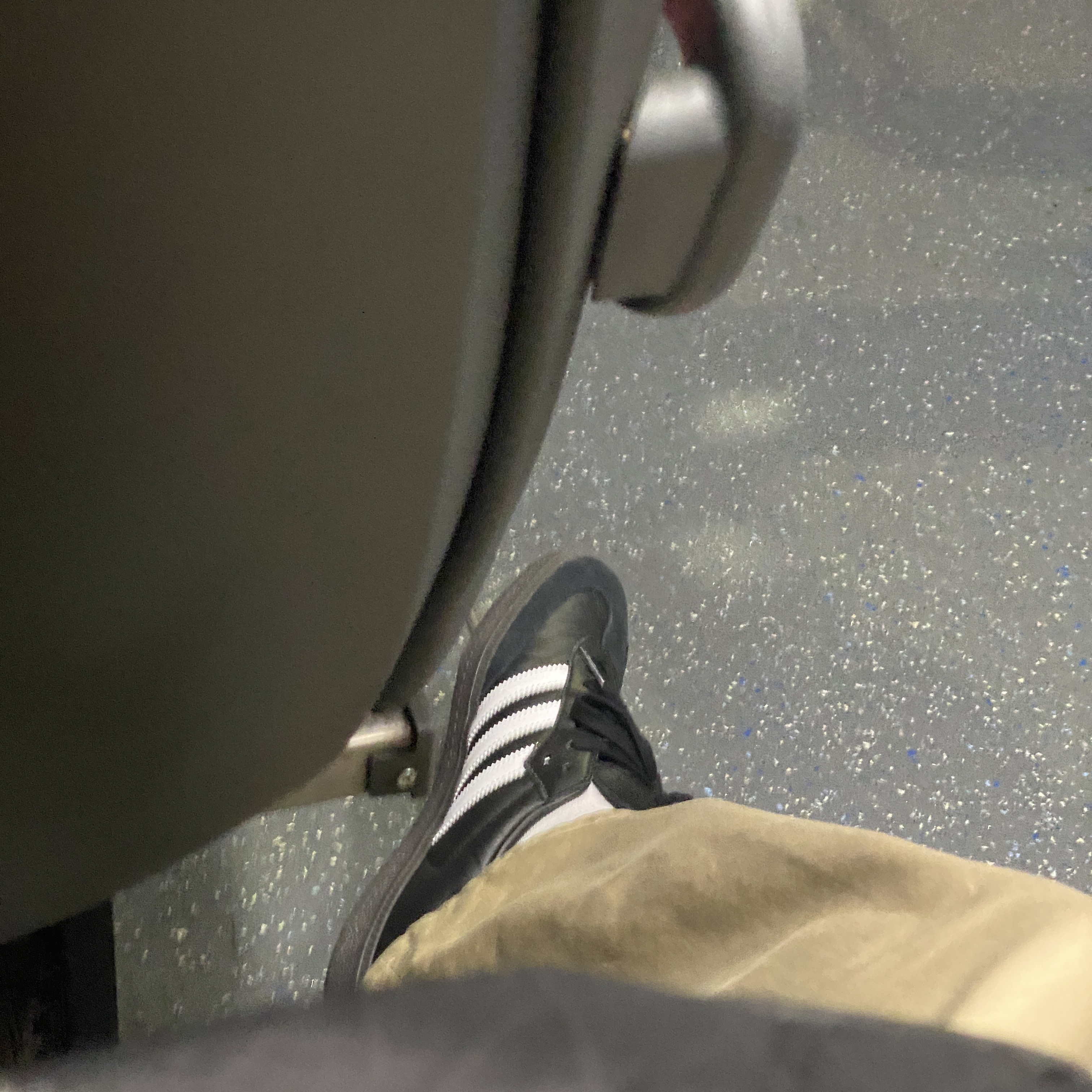 Adidas Samba OG Black White Gum 착용 스타일
