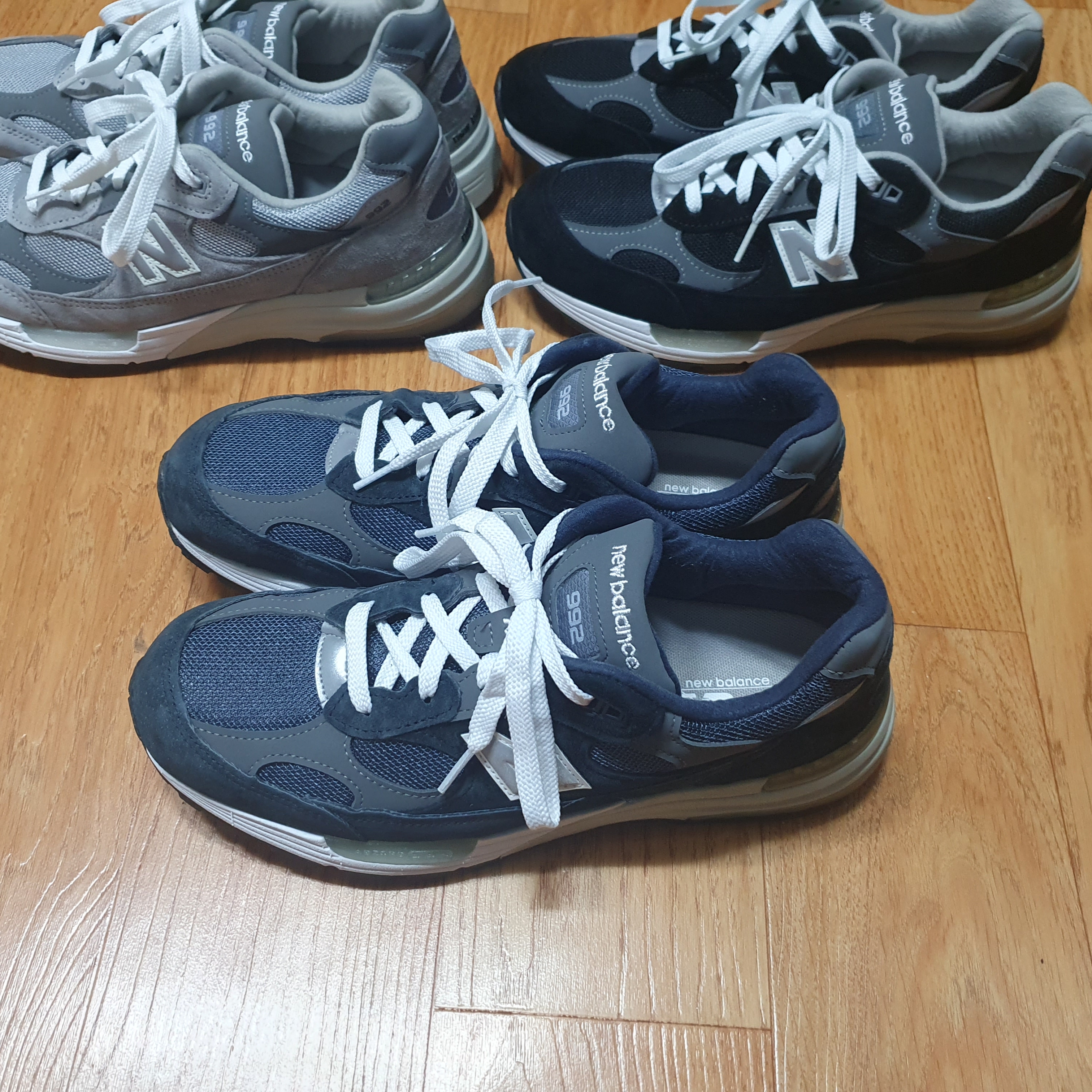 New Balance 992 Made in USA Grey - D Standard, New Balance 992 Made in USA Black Grey 착용 스타일 - 1