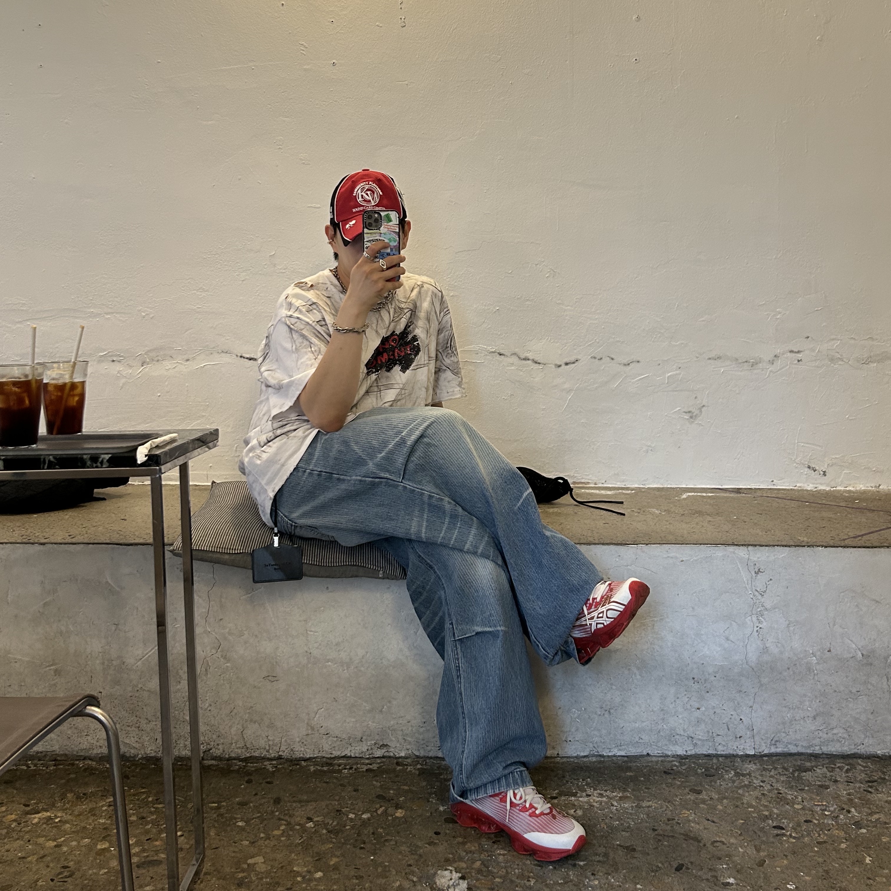 Asics x Kiko Kostadinov Gel-Quantum Levitrack Candy Apple Red, Nos Couleurs No Comment T-Shirt White 착용 스타일 - 5