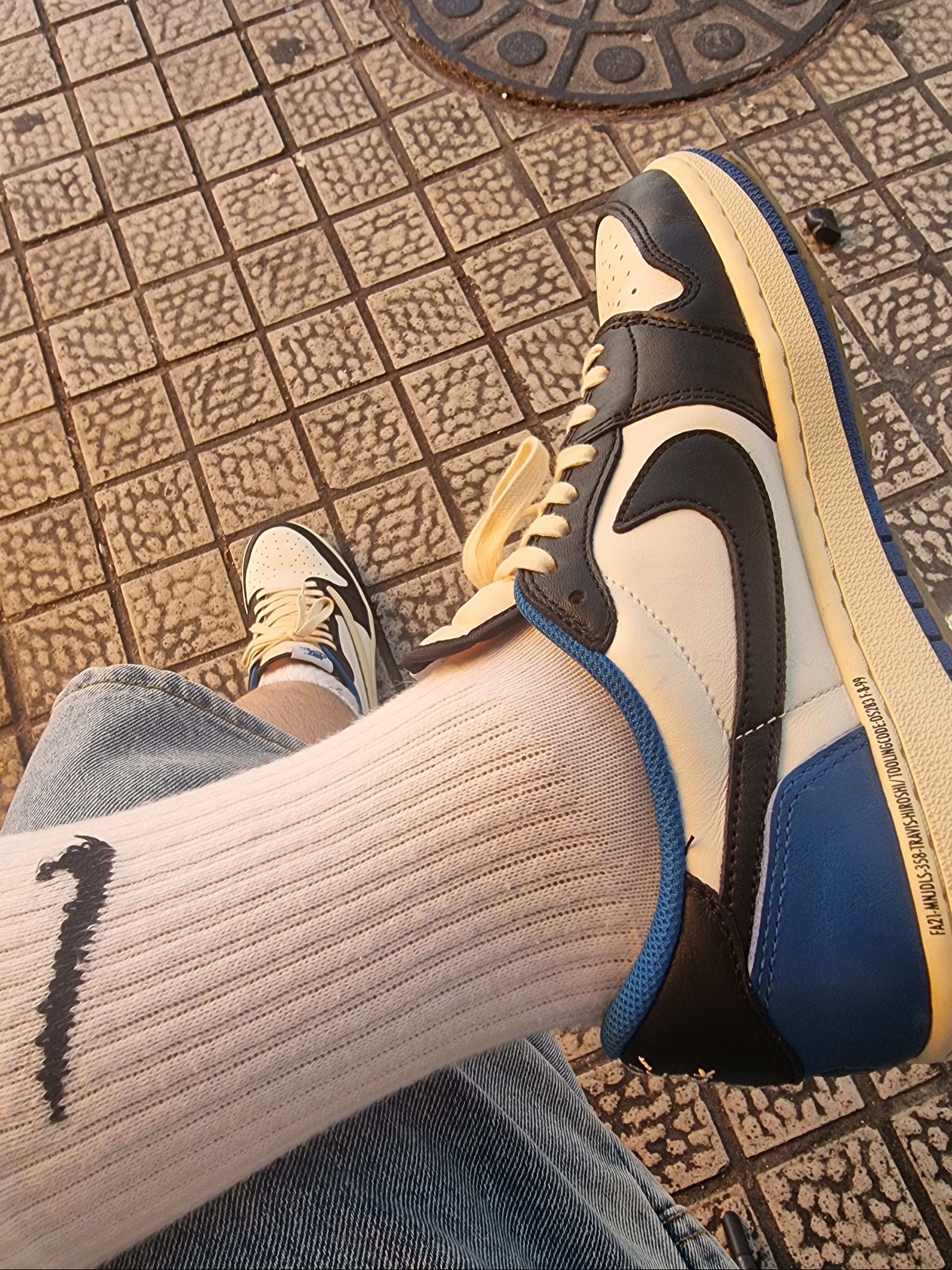 Jordan 1 x Travis Scott x Fragment Retro Low OG SP Military Blue 착용 스타일