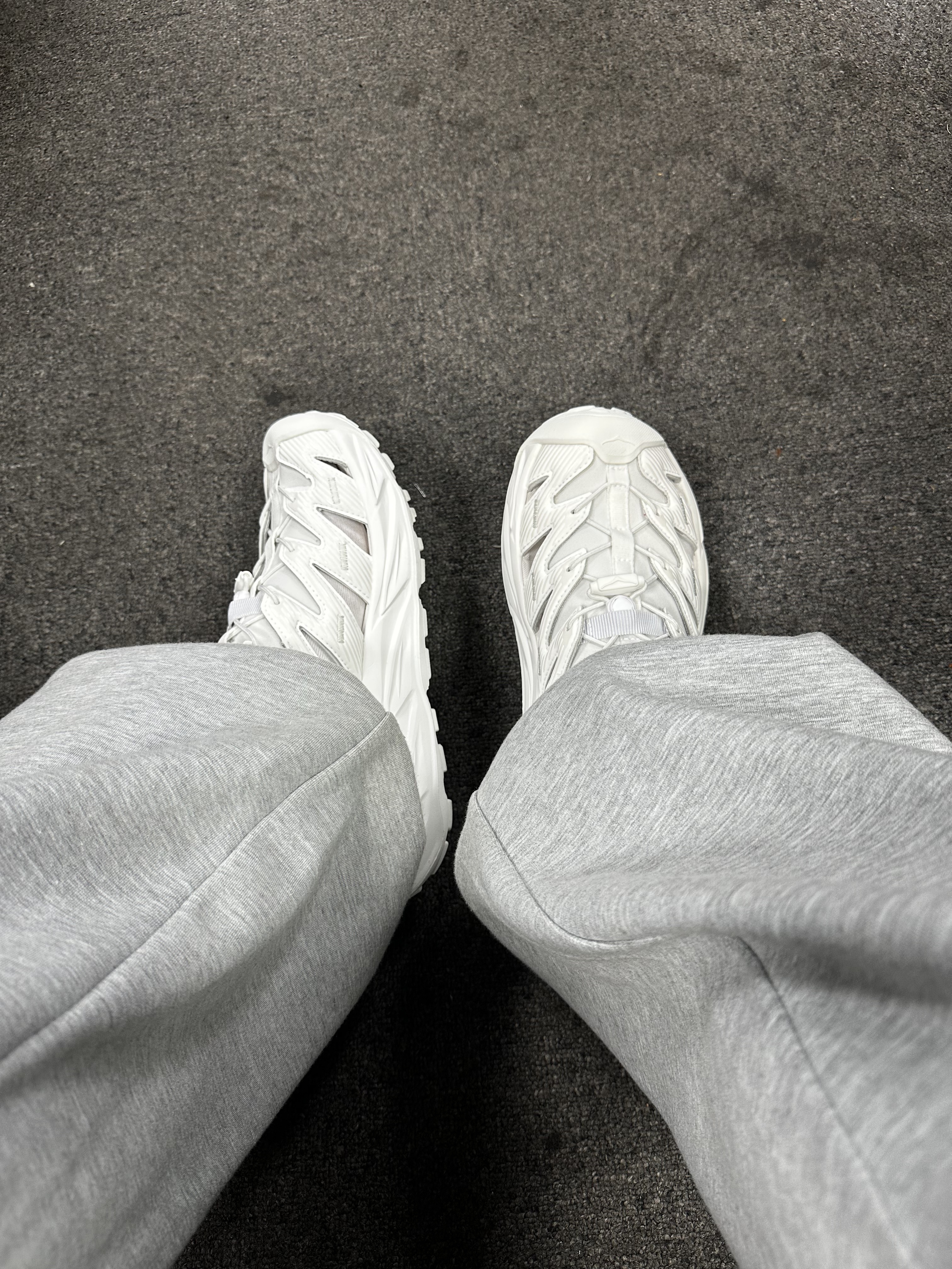 Hoka Hopara White 착용 스타일